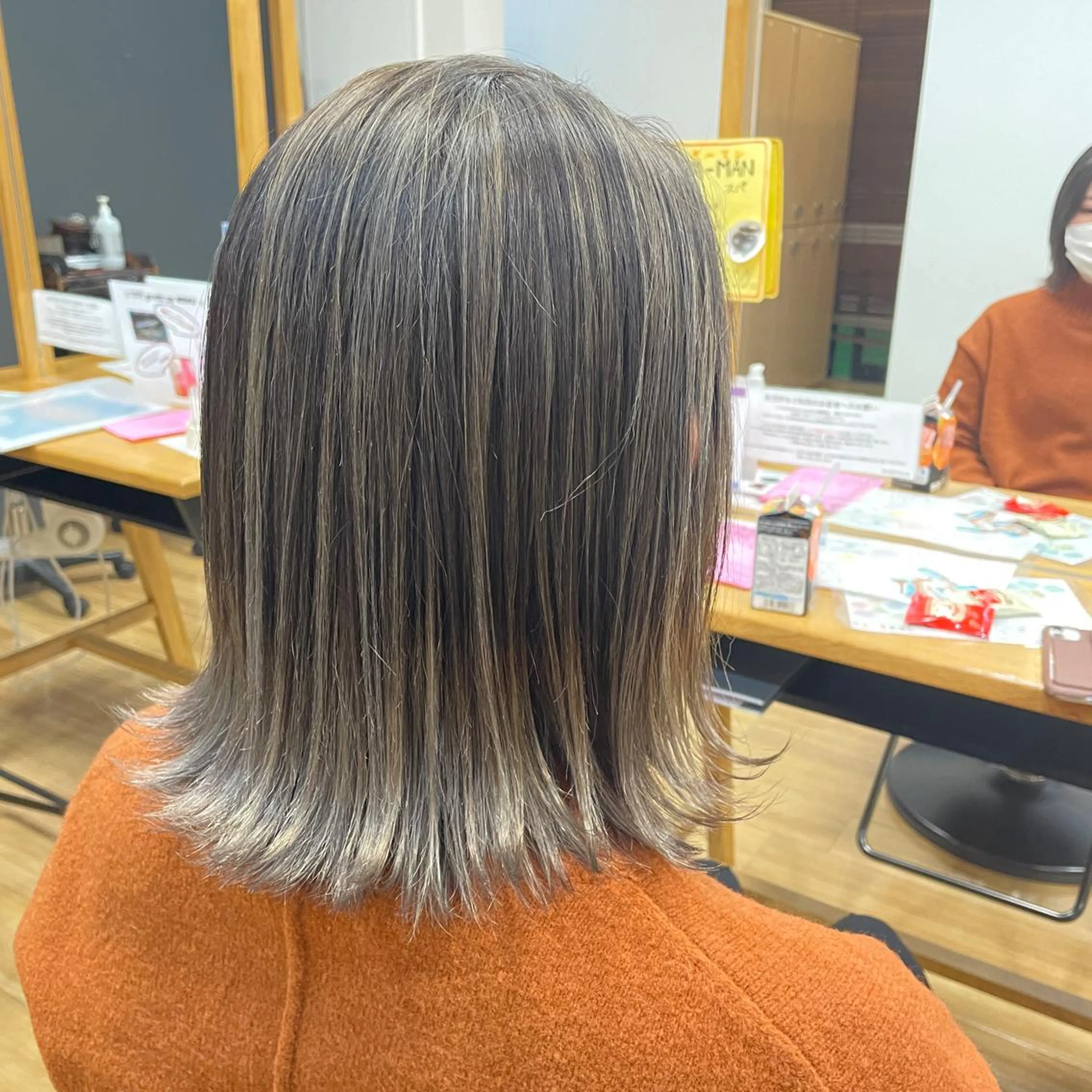 ミディアム 河口 友里のヘアスタイル