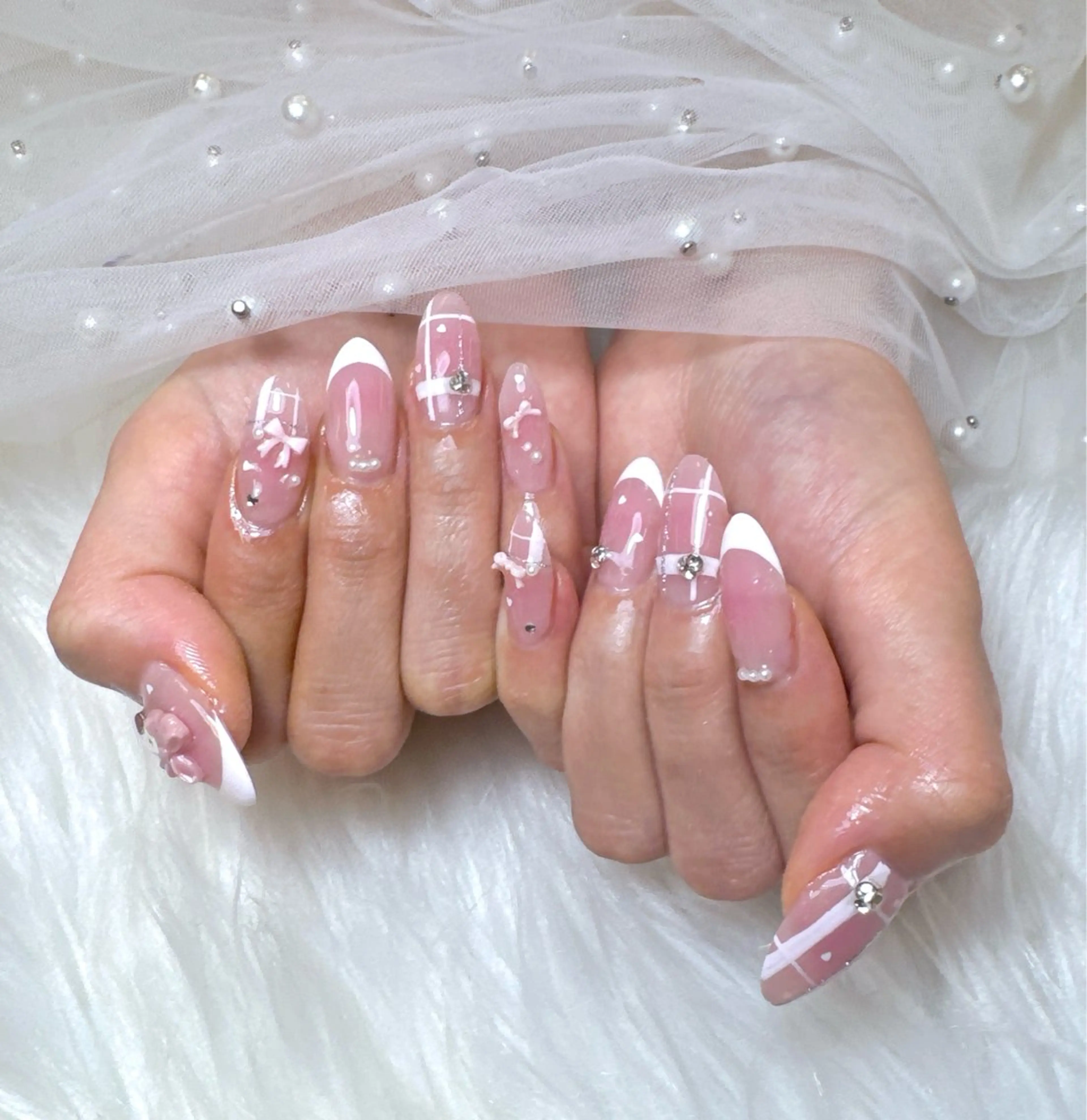 ネイル キラキラネイル 韓国ネイル 持ち込み ワンホンネイル ハンドネイル Queeens nailのネイルデザイン