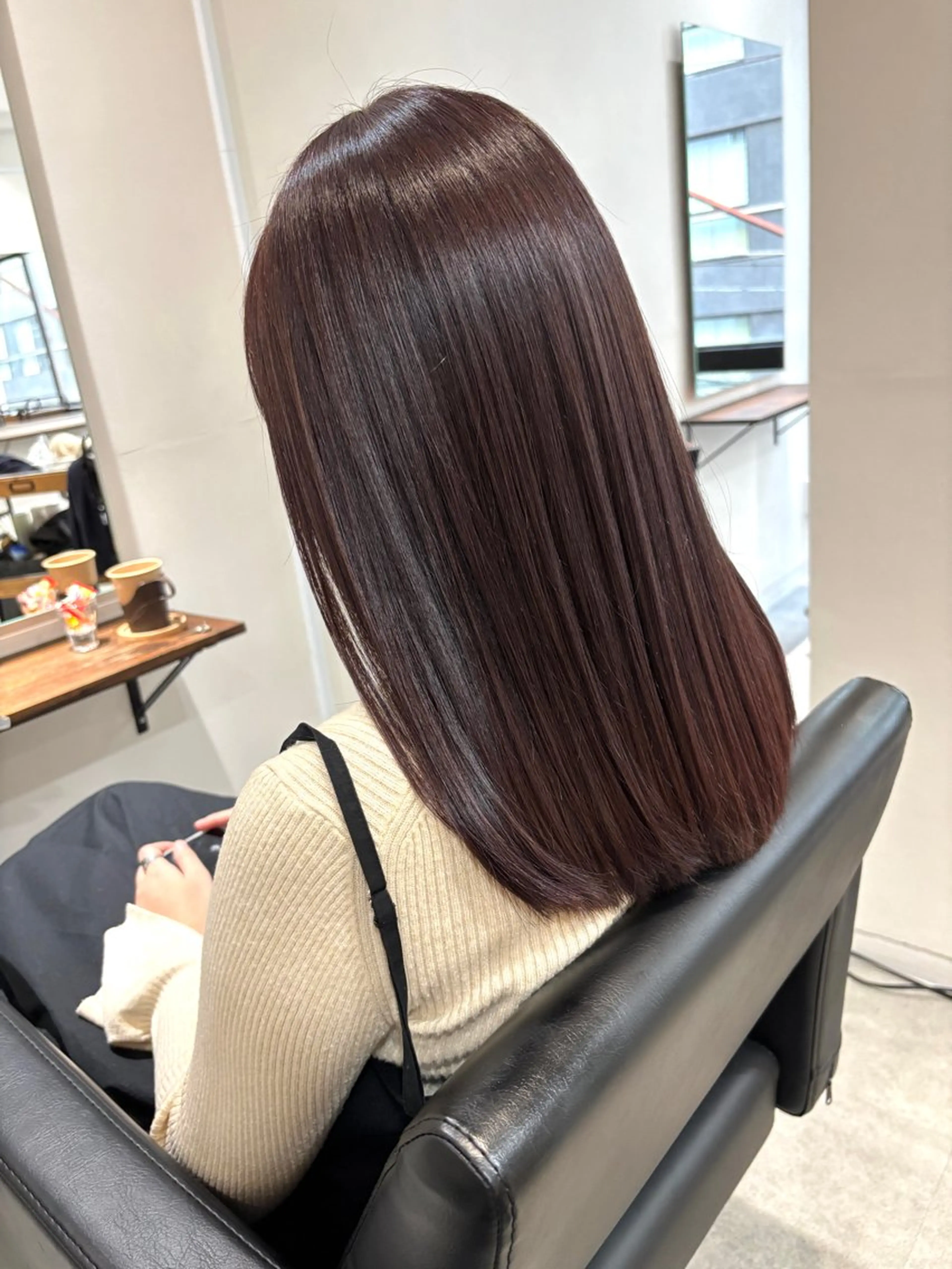 ミディアム カラー ブラウンカラー 透明感カラー ナチュラルブラウン 髪質改善 トリートメント カット ヘアカラー トリートメント KINI 髪質改善＆艶髪のヘアスタイル