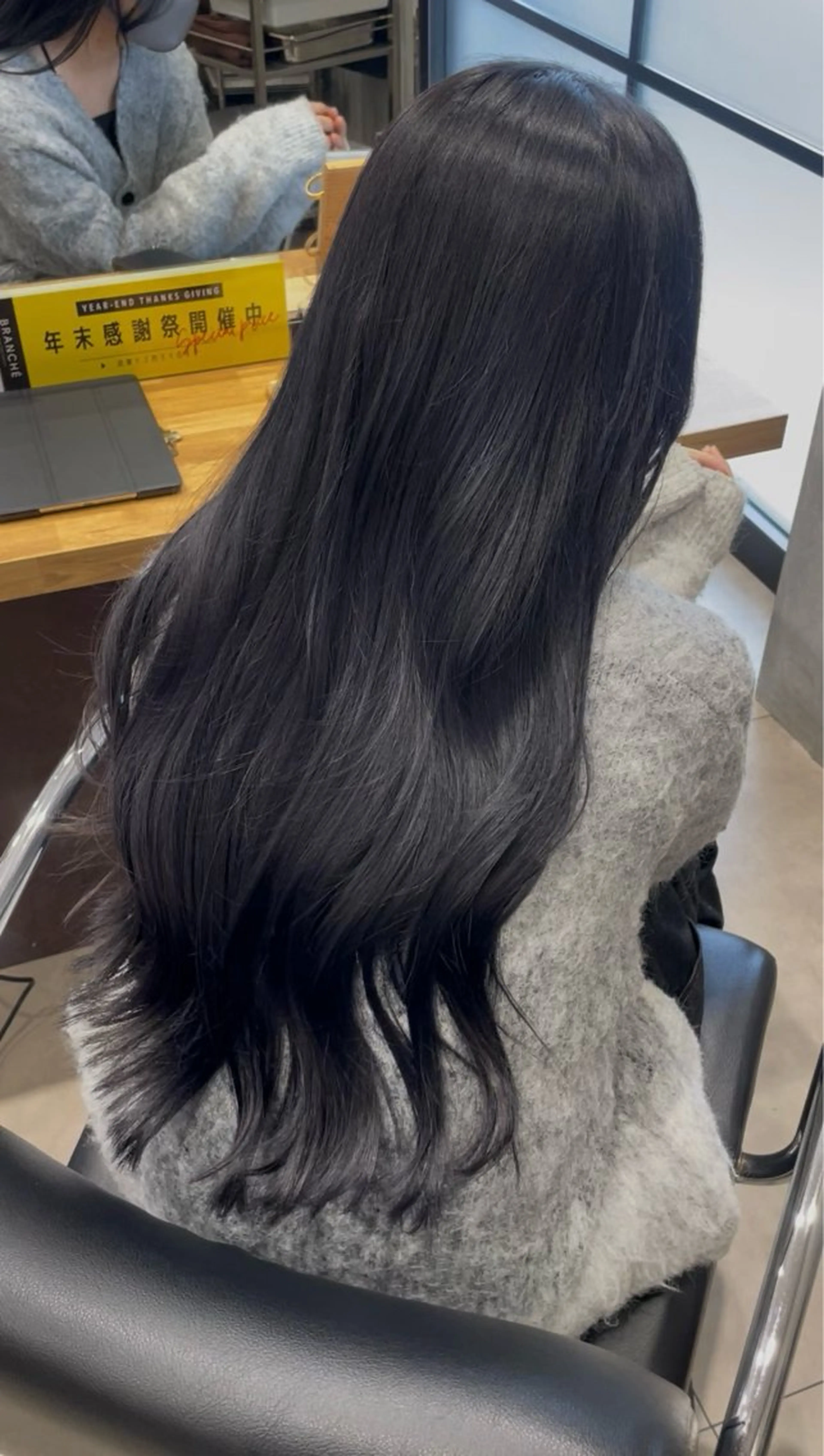 ロング カラー 黒髪 ブリーチ グレージュ ラベンダーカラー ラベンダーグレージュ ヘアカラー 佐藤 由依/水光カラーのヘアスタイル