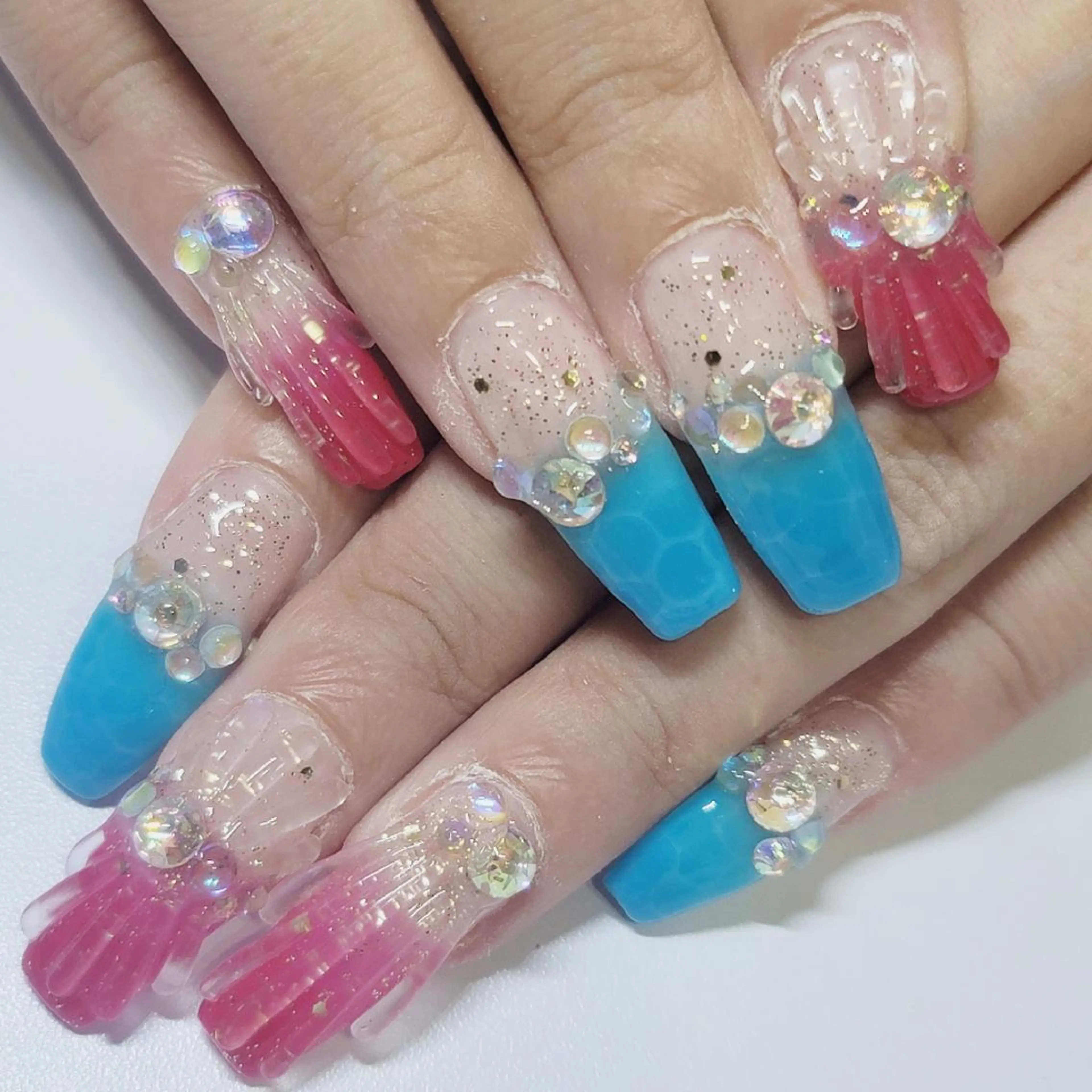 ネイル ブルー グラデーション 赤色 夏ネイル ハンドネイル よしだ ひろきのネイルデザイン