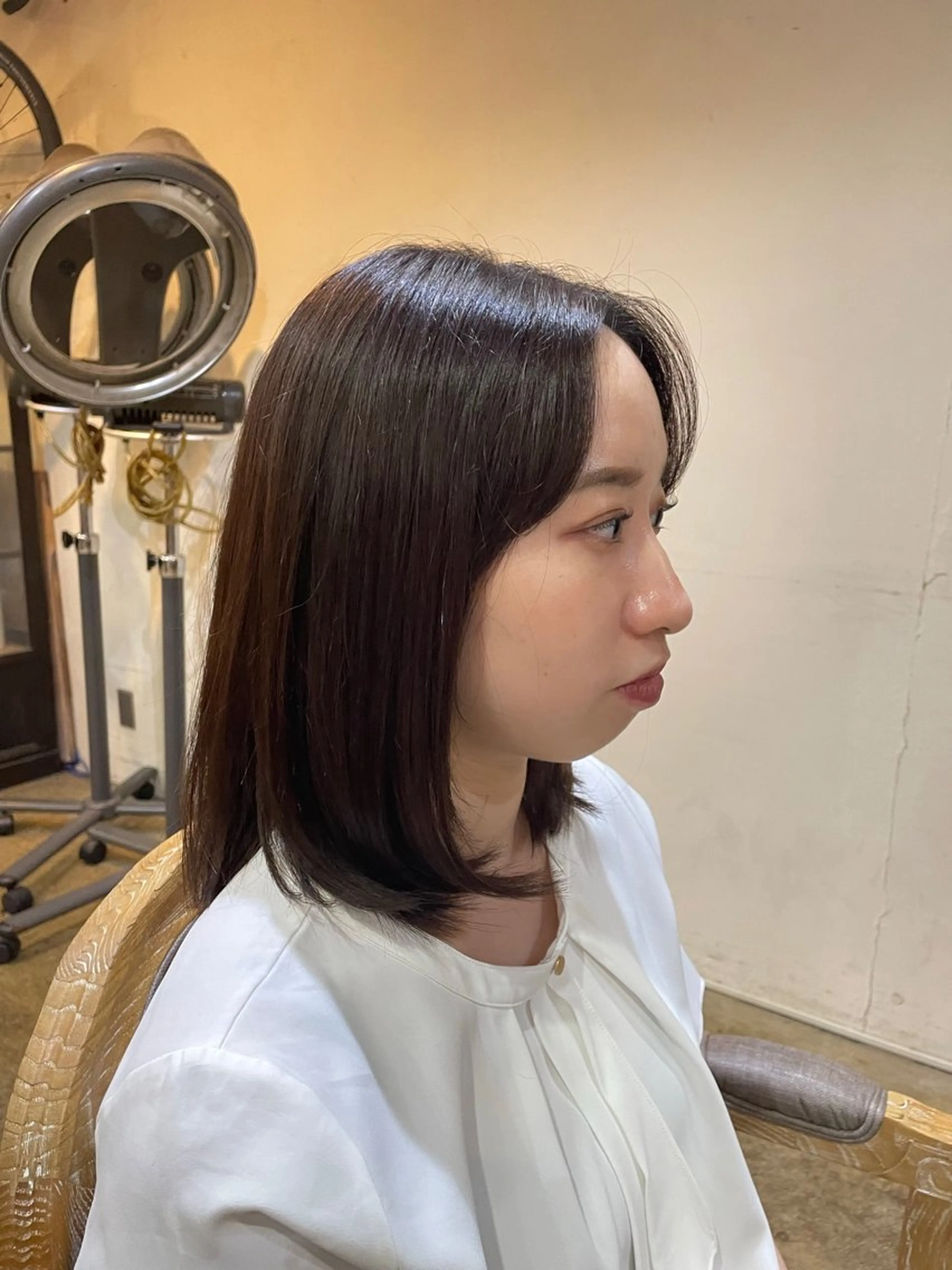 セミロング カラー ブラウンカラー ナチュラルブラウン isuta 岡本のヘアスタイル