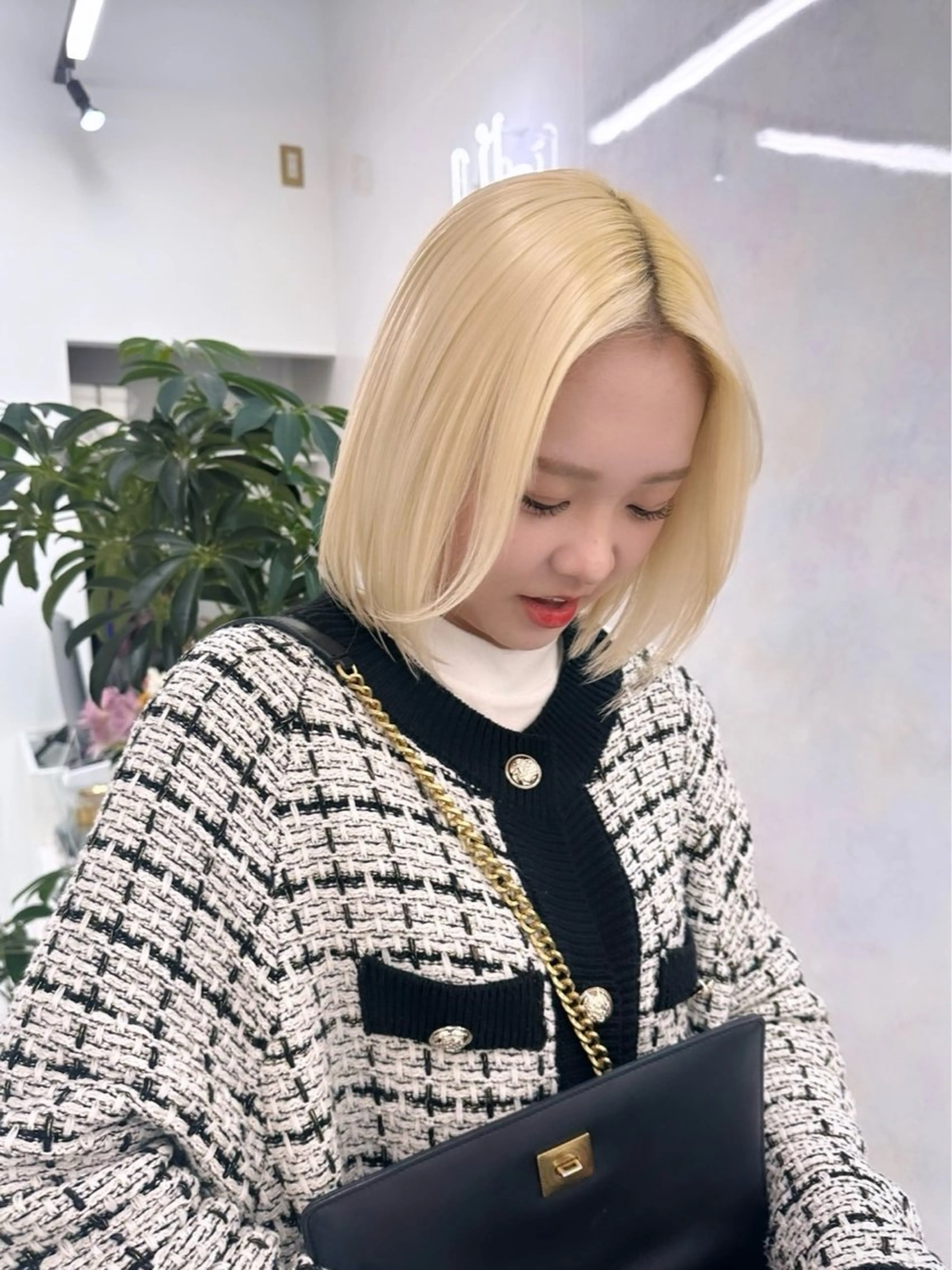 ショート カラー ヘアアレンジ TAKUMAブリーチ /切りっぱなし🪽のヘアスタイル