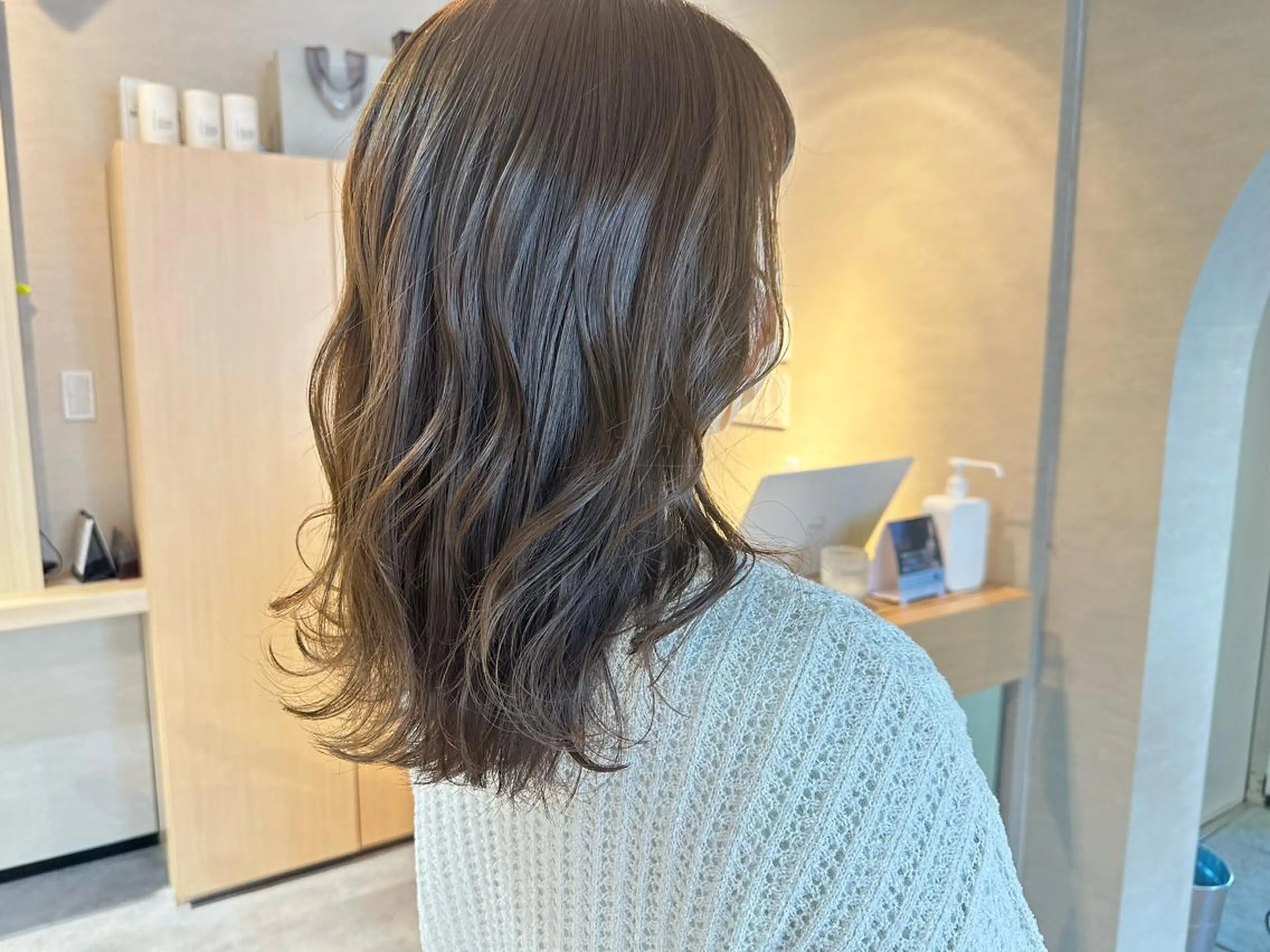 ミディアム カラー ベージュカラー ブリーチ ハイトーンカラー ブリーチなしカラー 【Uneユヌ】菊地 春那のヘアスタイル