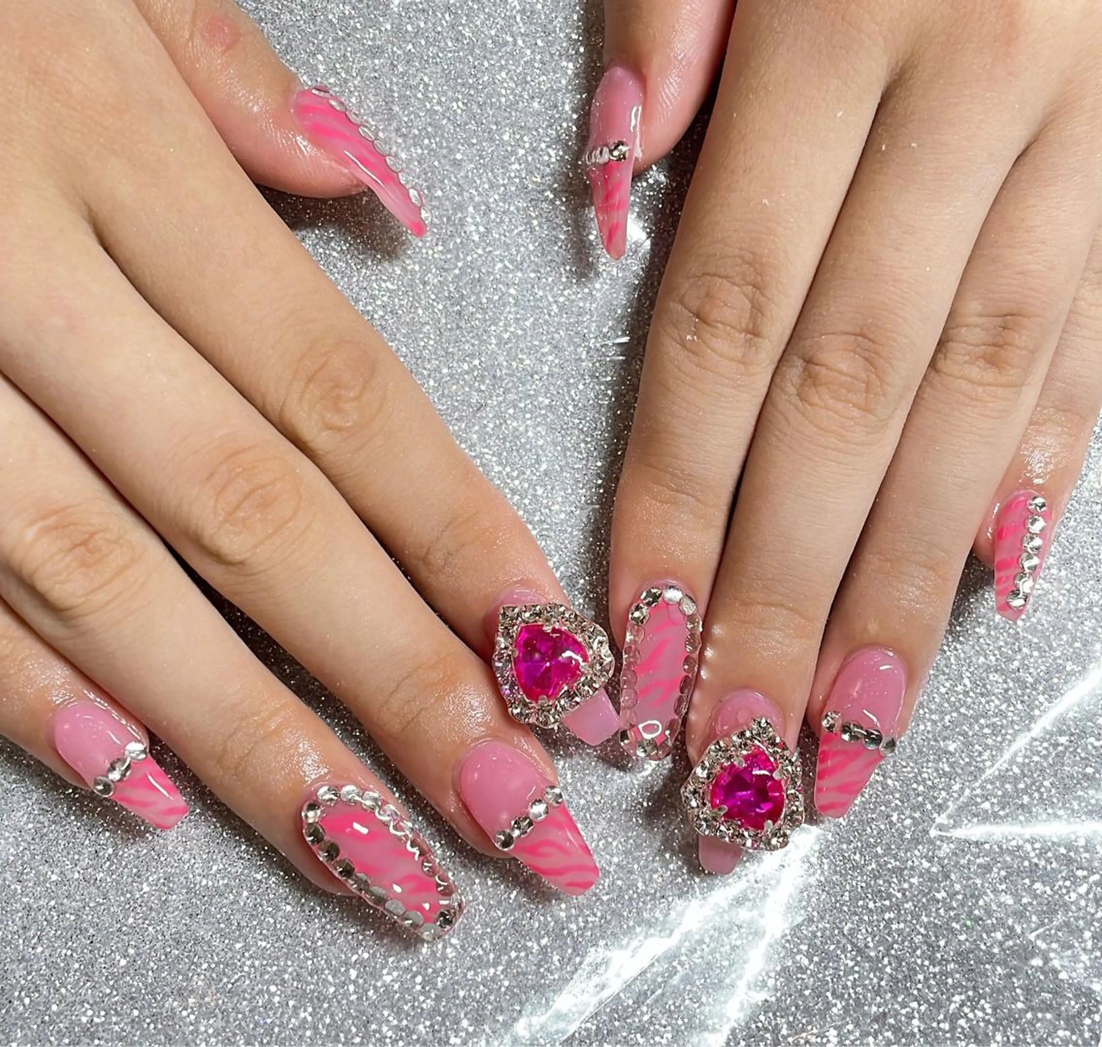 ネイル ハンドネイル VIERU 🌈🎀💖のネイルデザイン