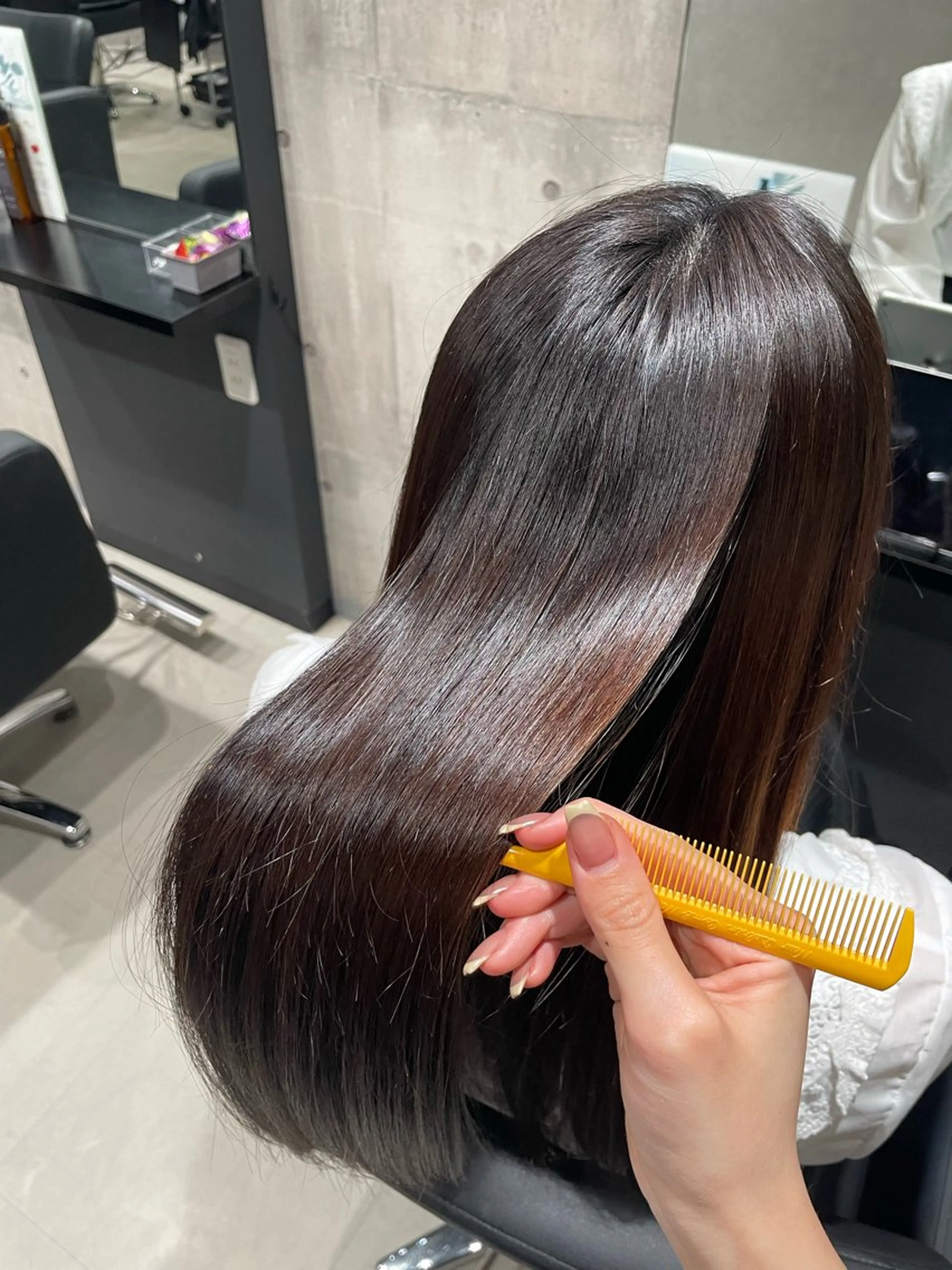 ロング 酸性ストレート 縮毛矯正 _WHITE 佐伯 碧のヘアスタイル