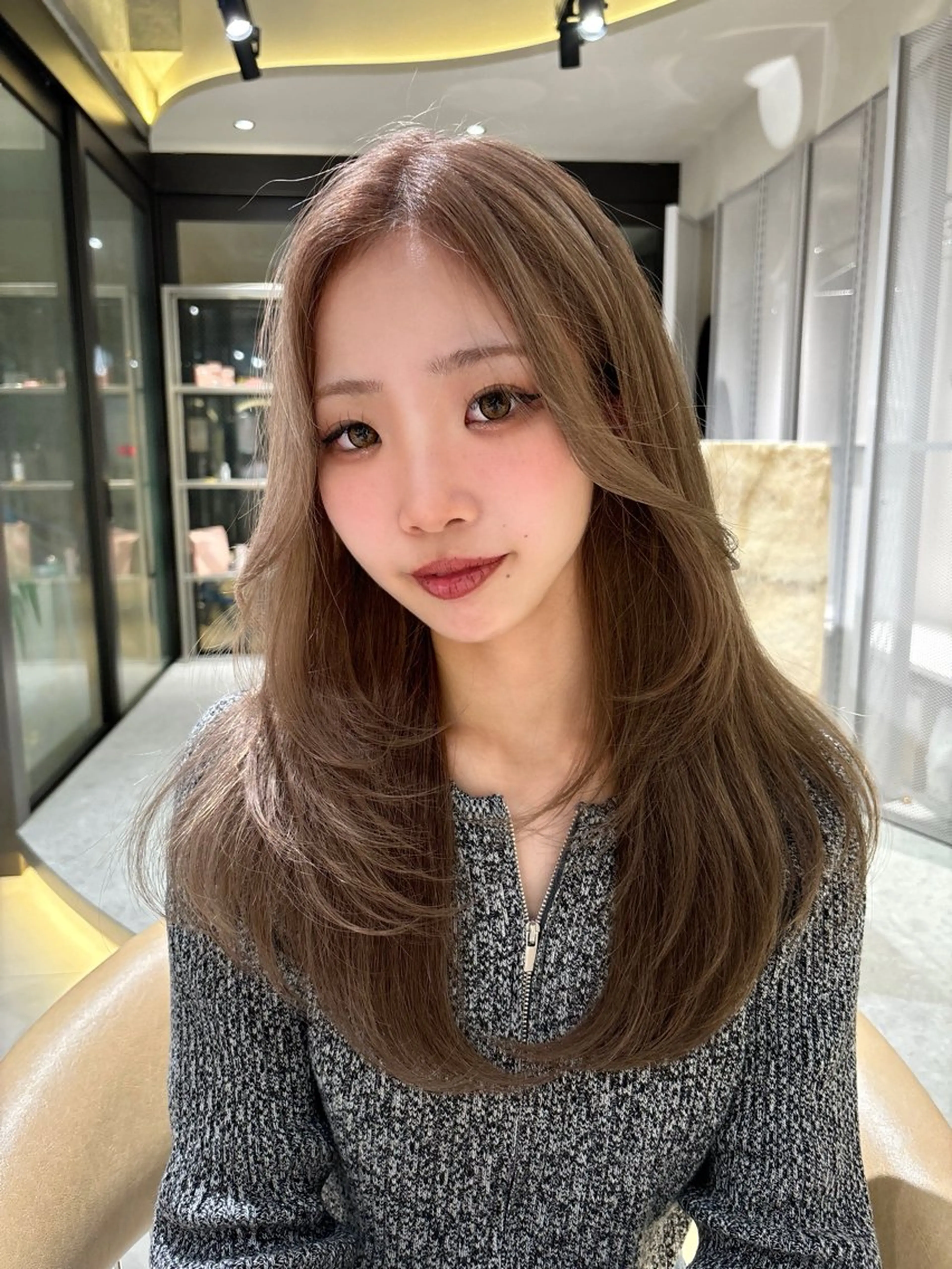 ロング 顔まわりレイヤー 顔周りカット ハイレイヤー レイヤーカット ローレイヤー MOMOHA/ 🍑レイヤーカットのヘアスタイル