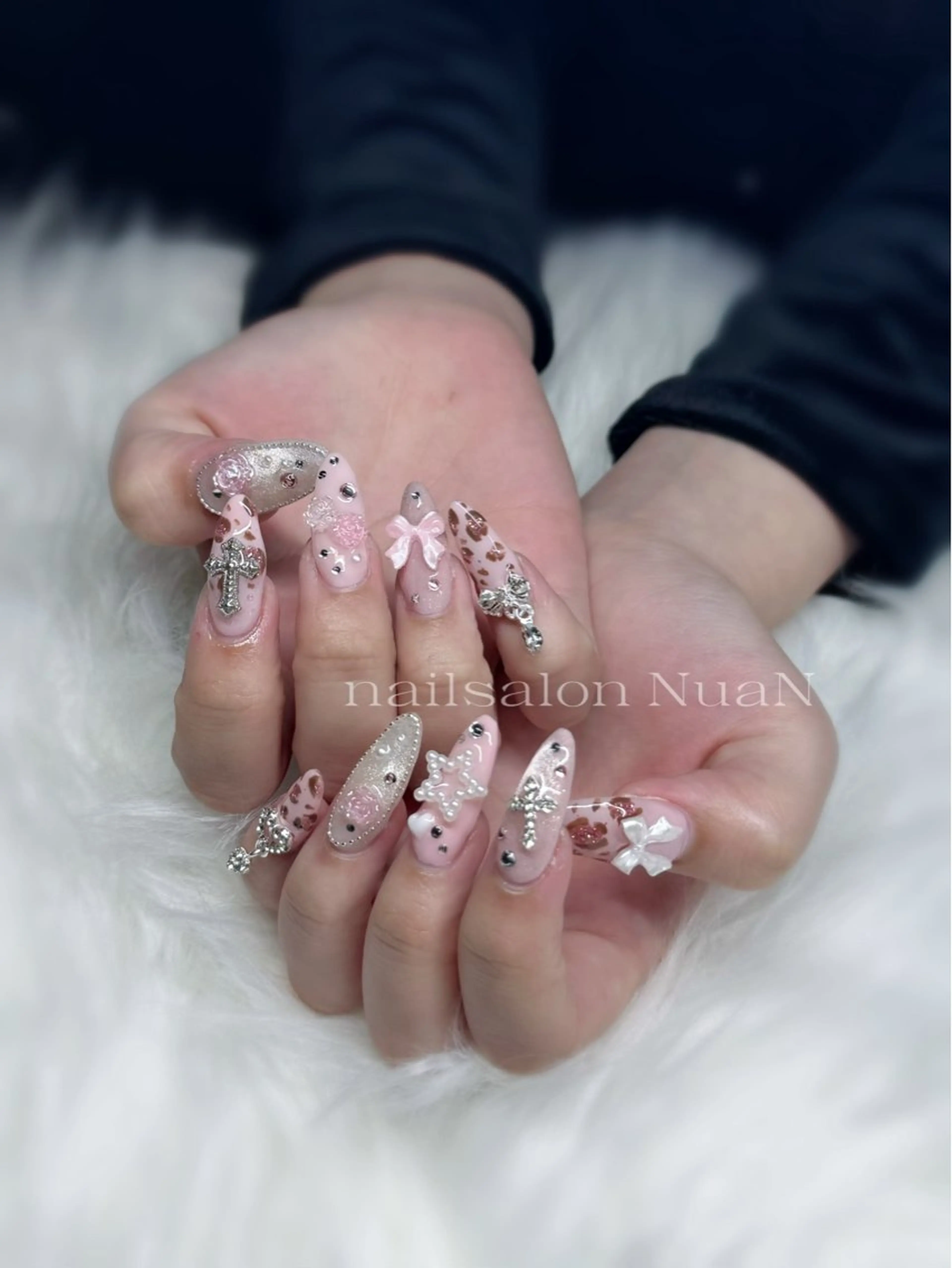 ネイル アニマル柄 ピンク NuaN ミニモ停止中のネイルデザイン