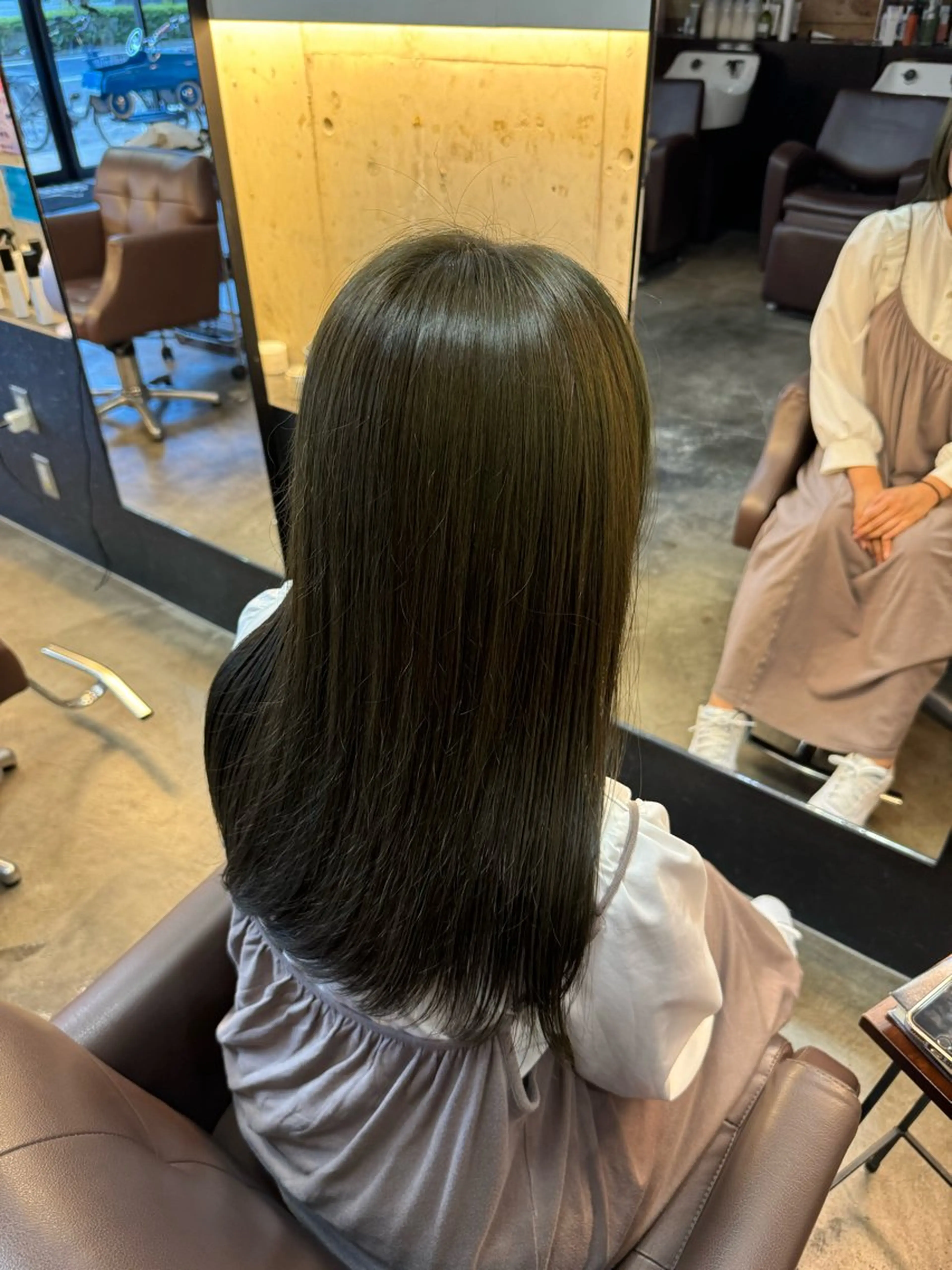 ☔️梅雨シーズンに入る前の対策☔️【カット➕縮毛矯正】モデル価格でご案内🉑雨が多くなる前にするのがオススメです🫧の写真