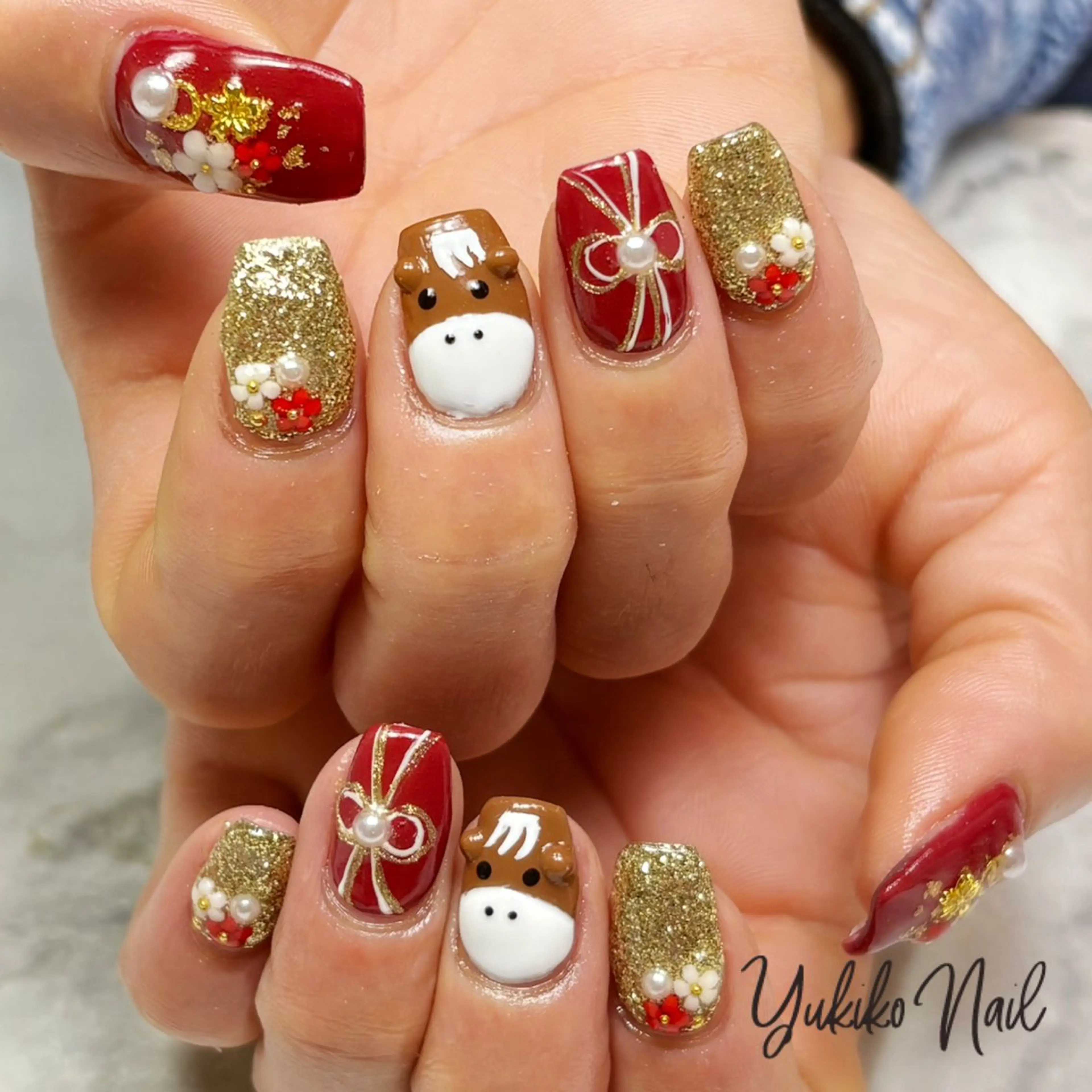 ネイル ゴールド ぷっくりネイル 赤色 ハンドネイル ユキコ ネイルのネイルデザイン