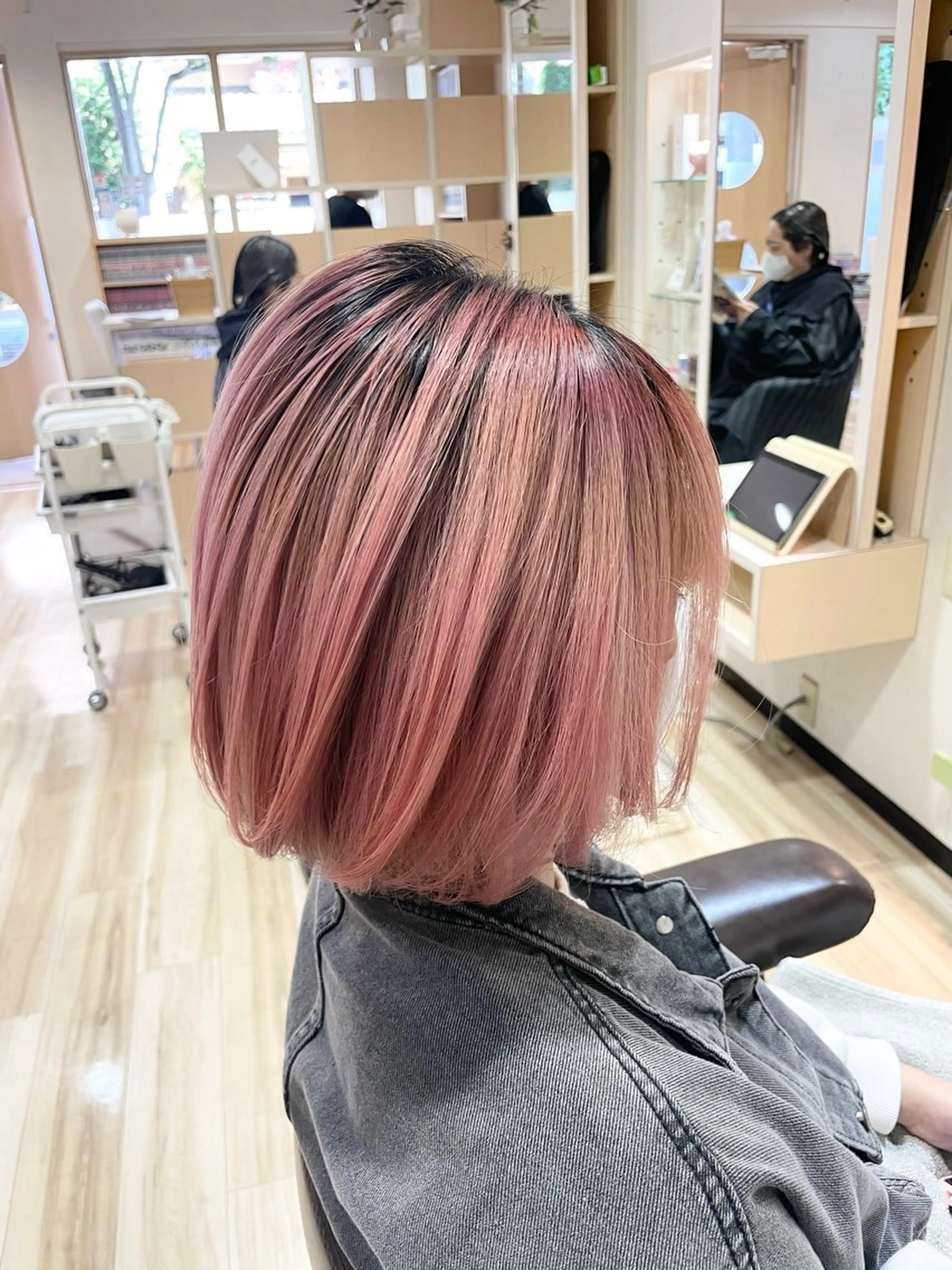 ショート カラー バレイヤージュ ブリーチ デザインカラー レイヤーカット 🌈派手髪ハイトーン 🌈鈴木亮太🌈のヘアスタイル