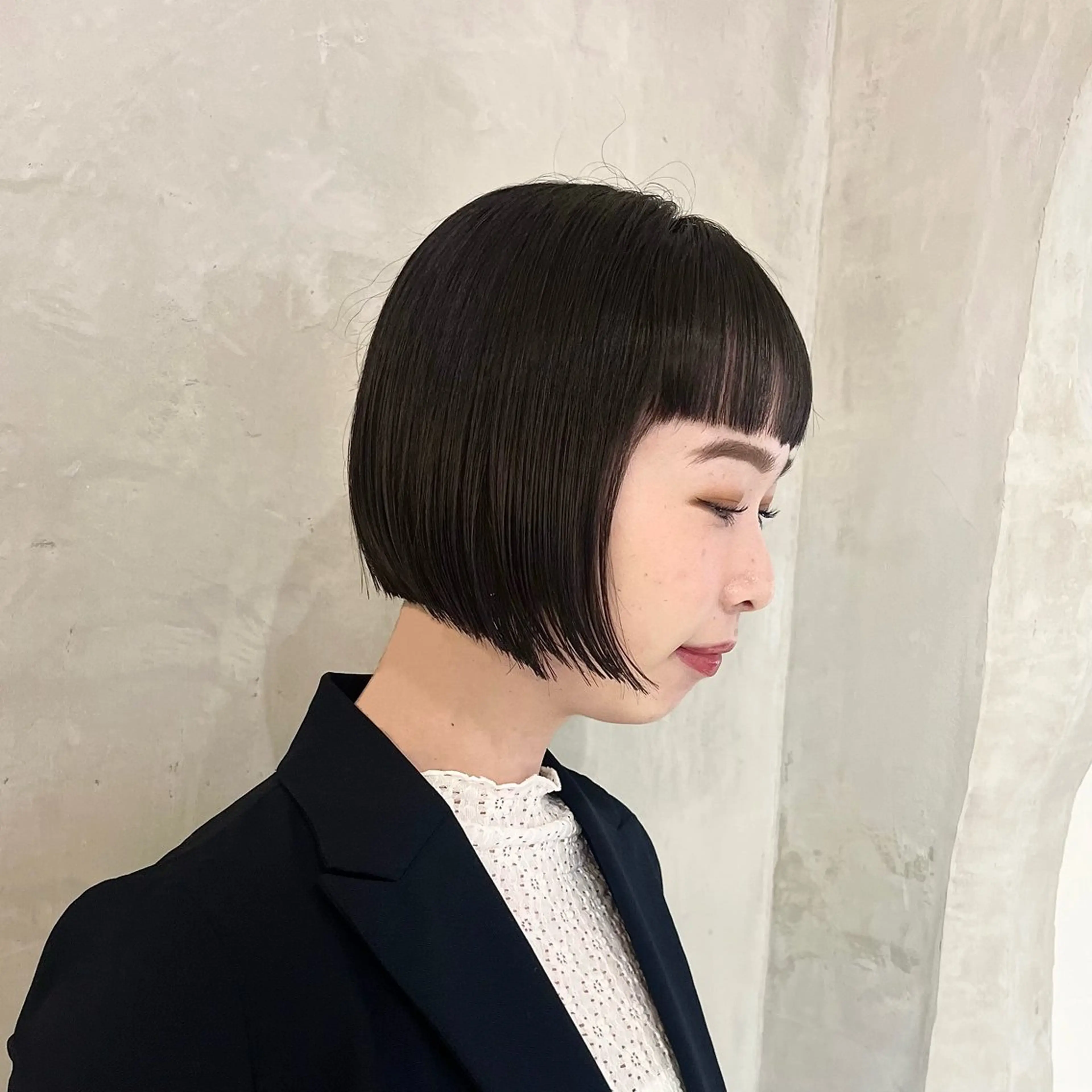 ミディアム カット ヘアカラー トリートメント 切りっぱなしボブ/ 艶カラー/綾莉のヘアスタイル