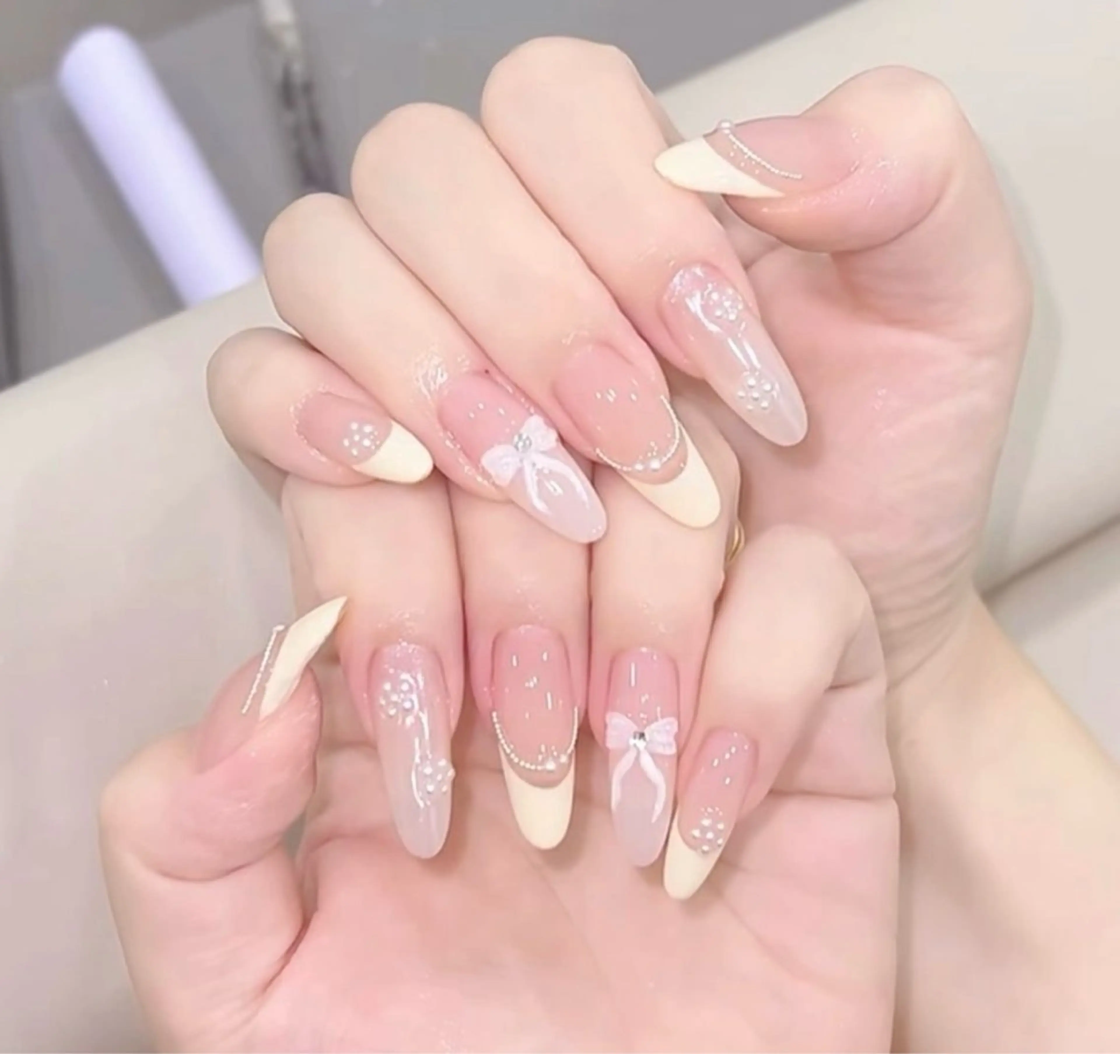 ネイル 成人式 ロングネイル マグネットネイル 大理石ネイル(マーブル) リボン ハンドネイル MoMoA Nail ネイル長さ出し専門店のネイルデザイン