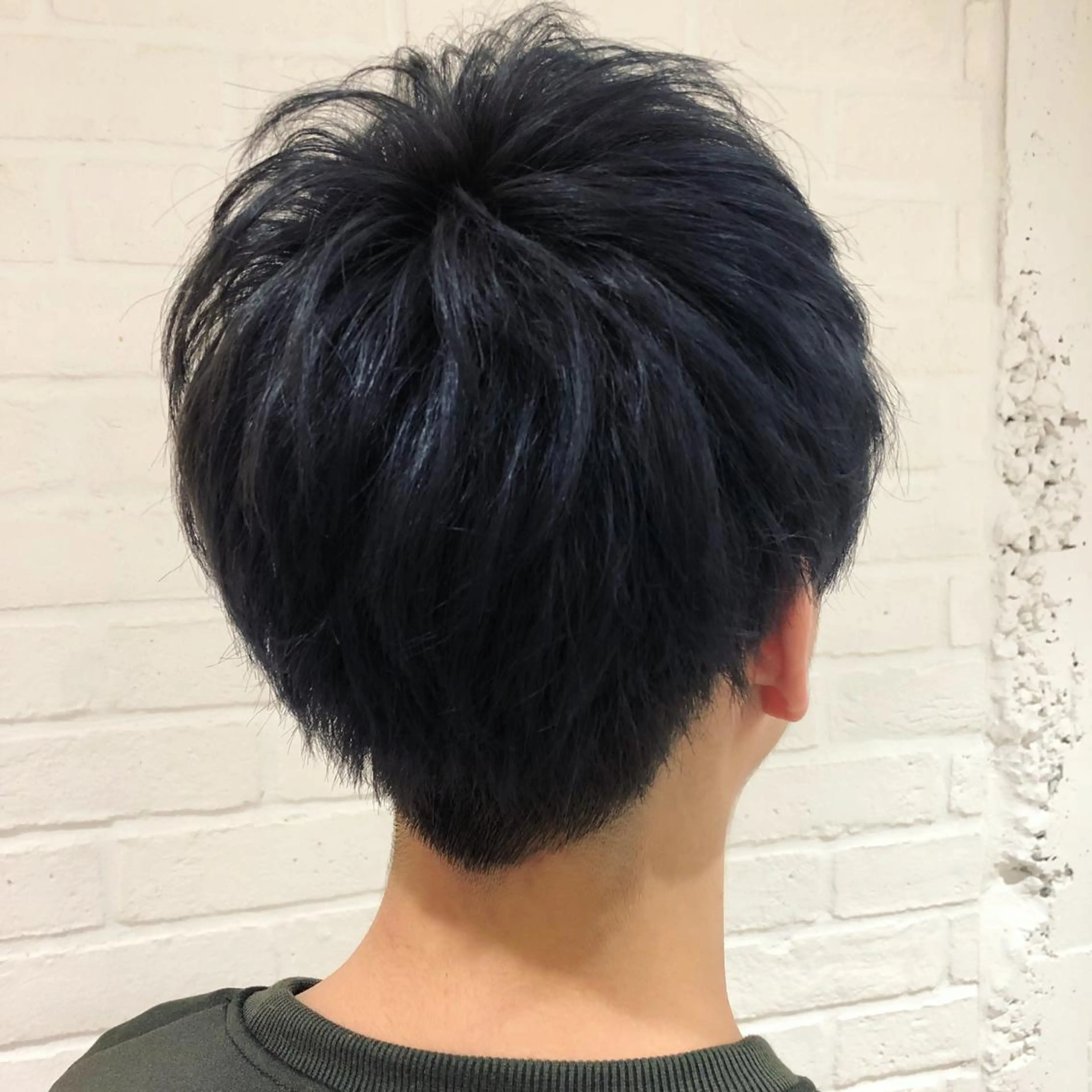 ショート ヘアカラー フジサキ ケンのヘアスタイル