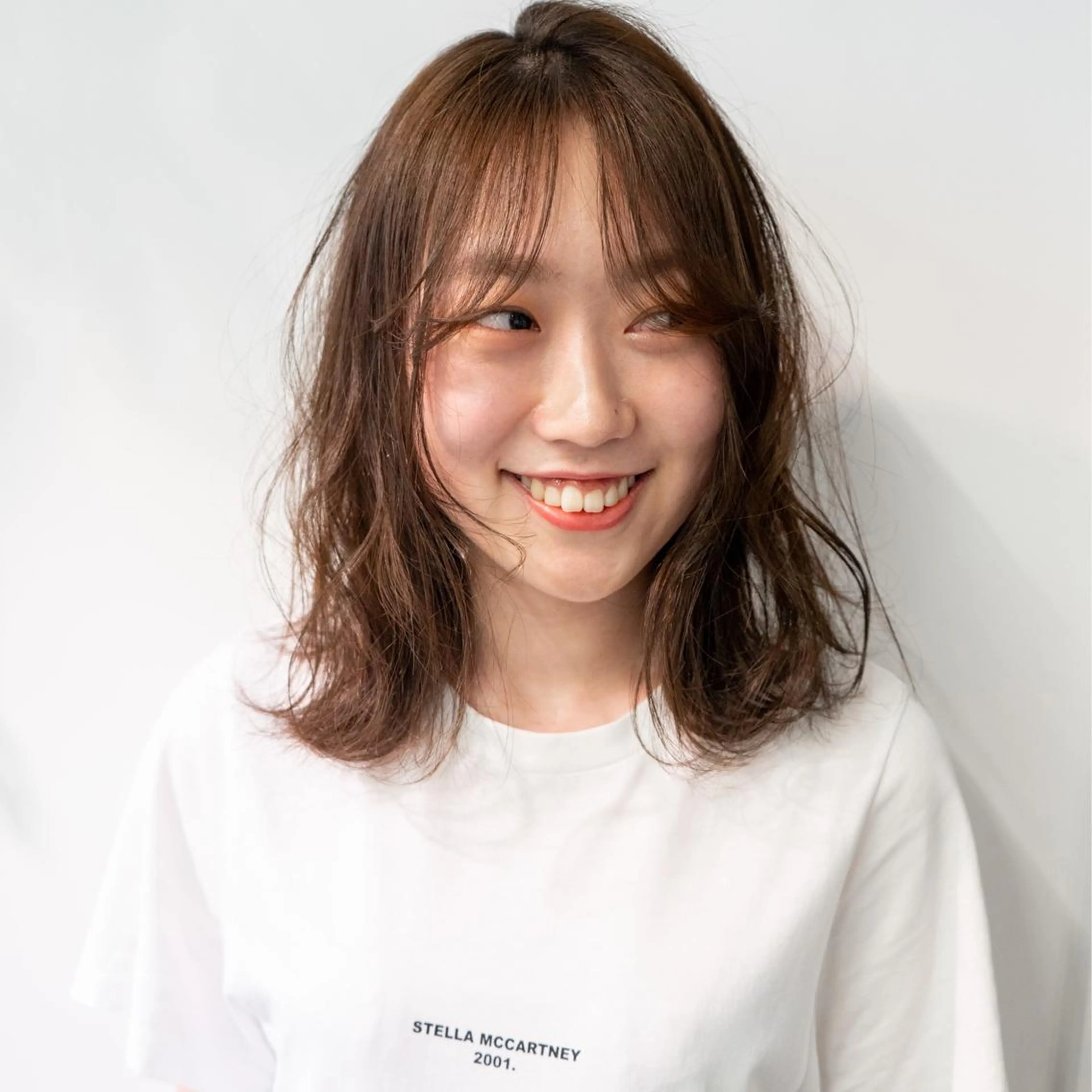 カラー アッシュ ベージュカラー カット ヘアカラー トリートメント 巻ける髪質改善で美髪 にデザイン✨/よしみのヘアスタイル