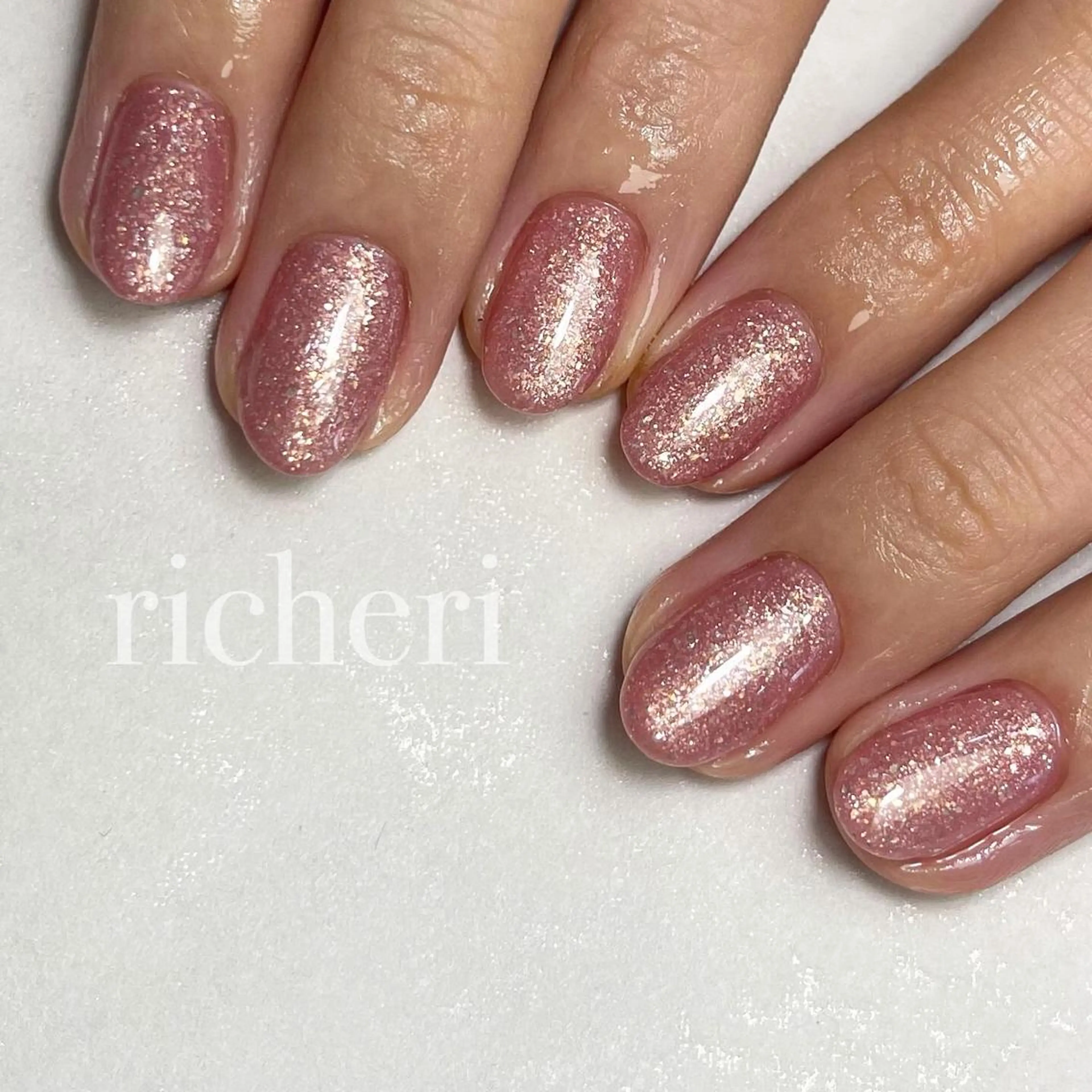 ミディアム ネイル ラメ(グリッター) オフィスネイル ピンク 夏ネイル ハンドネイル richeri beautyのエステ・リラクイメージ