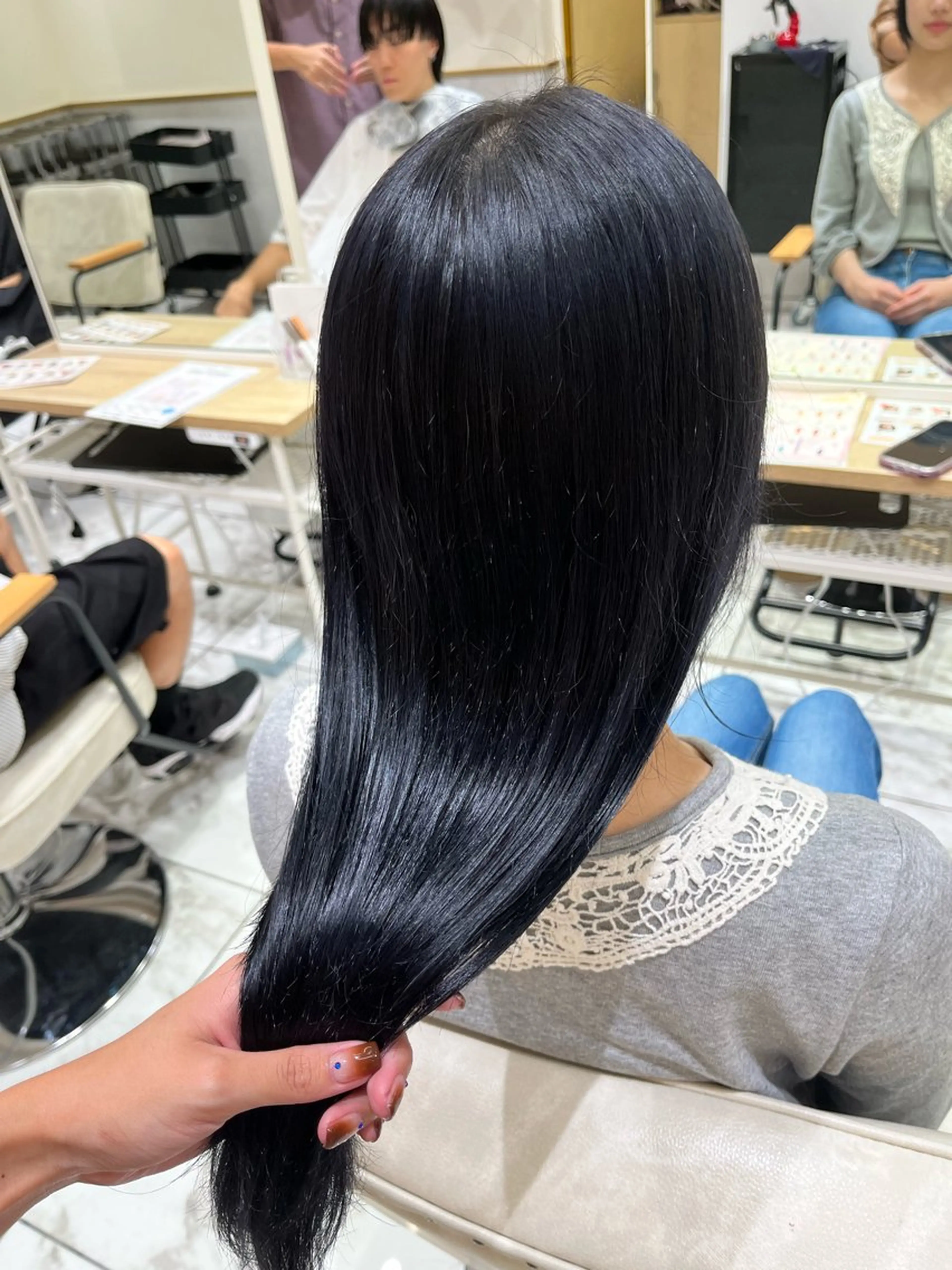 セミロング カラー ∴Sanae. ∴ トータルビューティーのマツエク・マツパデザイン