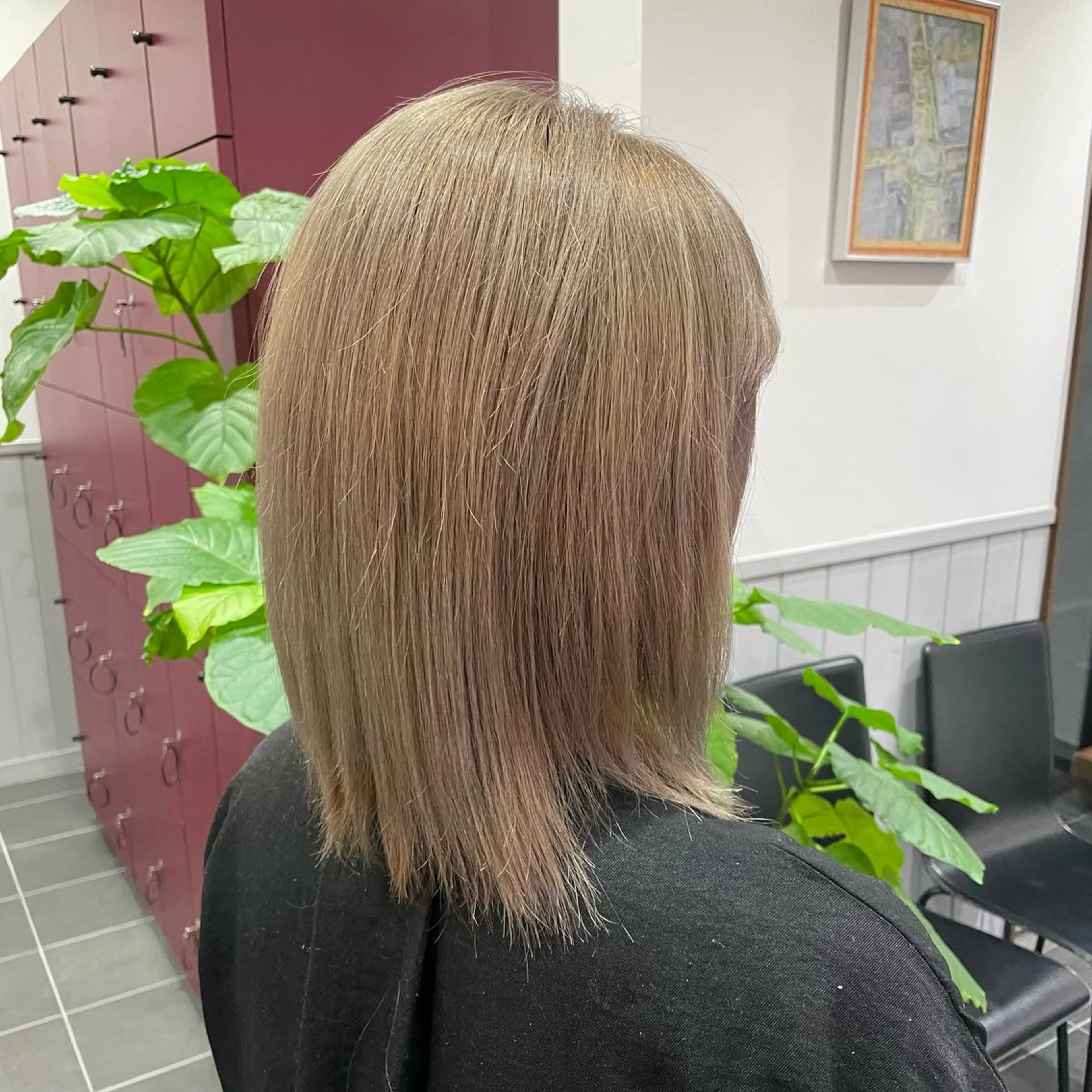 ミディアム ヘアカラー 栄/レイヤーカット/ ベージュカラー/モモのヘアスタイル