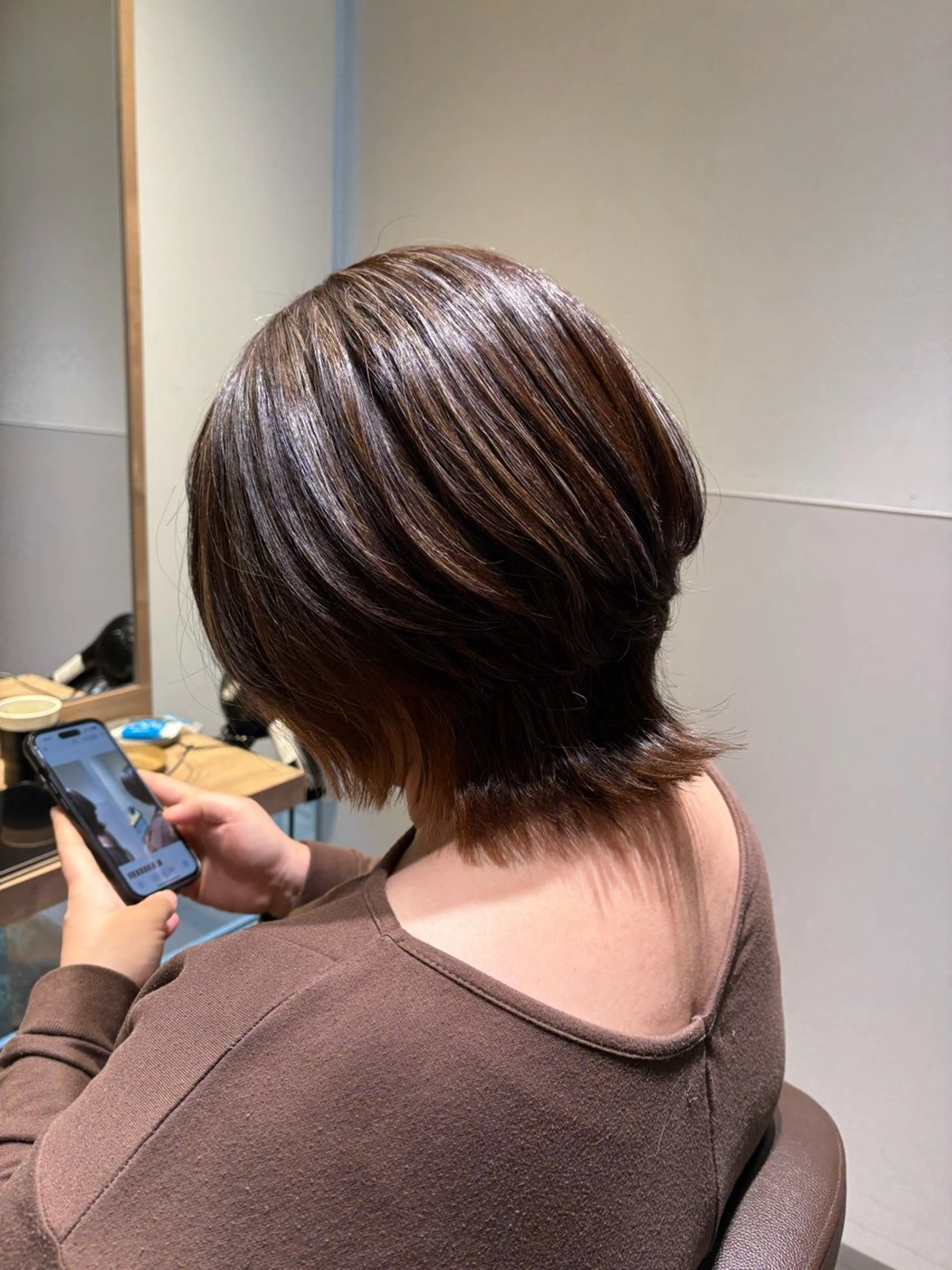 ミディアム ボブ ハイライト ウルフカット カット ヘアカラー 渡辺 健太郎のヘアスタイル