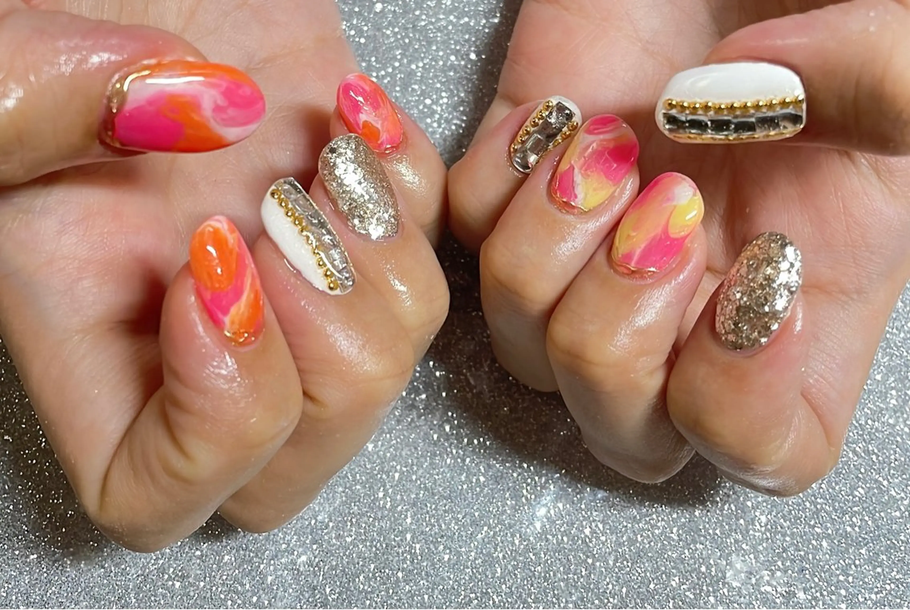 ネイル ハンドネイル VIERU 🌈🎀💖のネイルデザイン