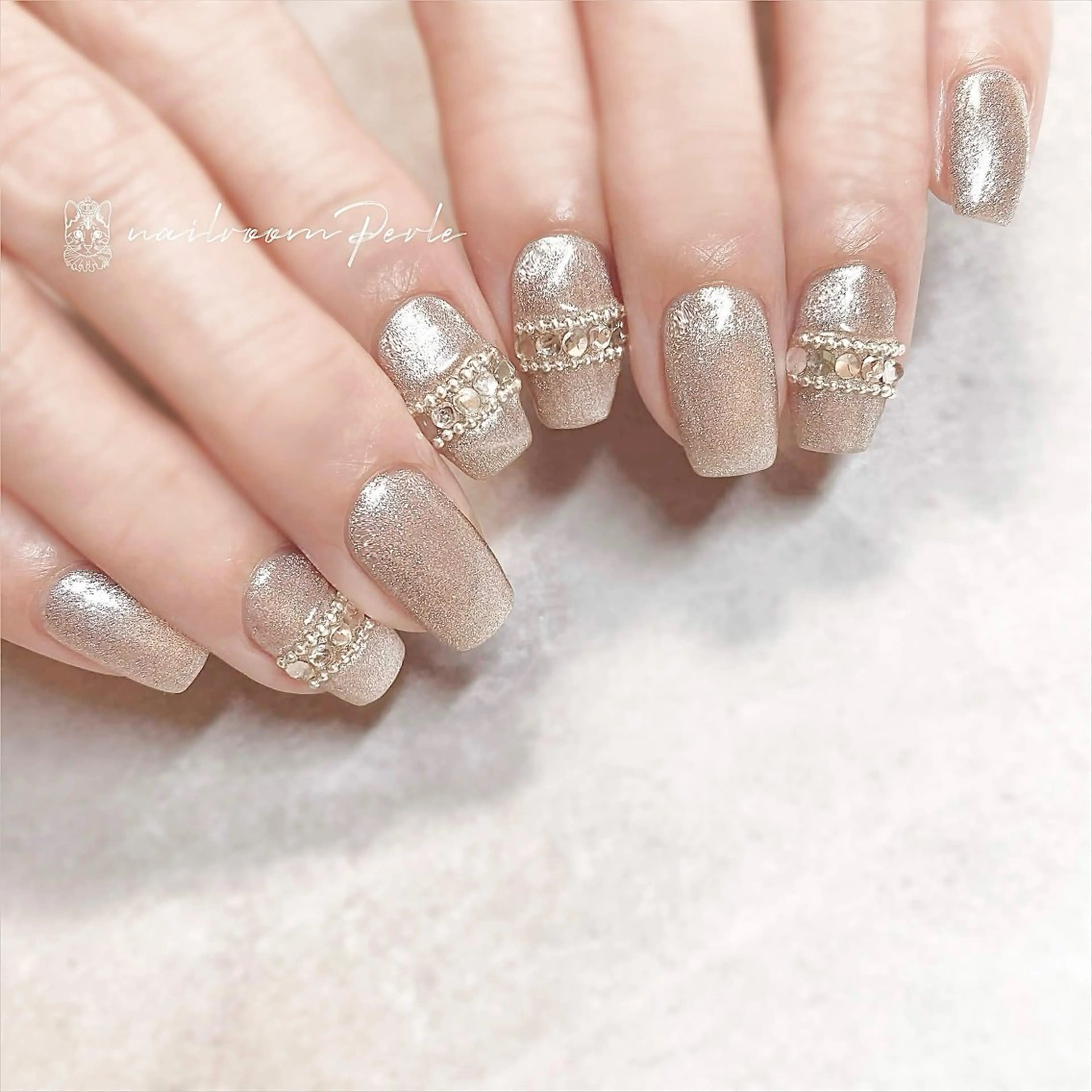 ネイル ゴージャス キラキラネイル マグネットネイル ストーンネイル ハンドネイル nail room Perleのネイルデザイン