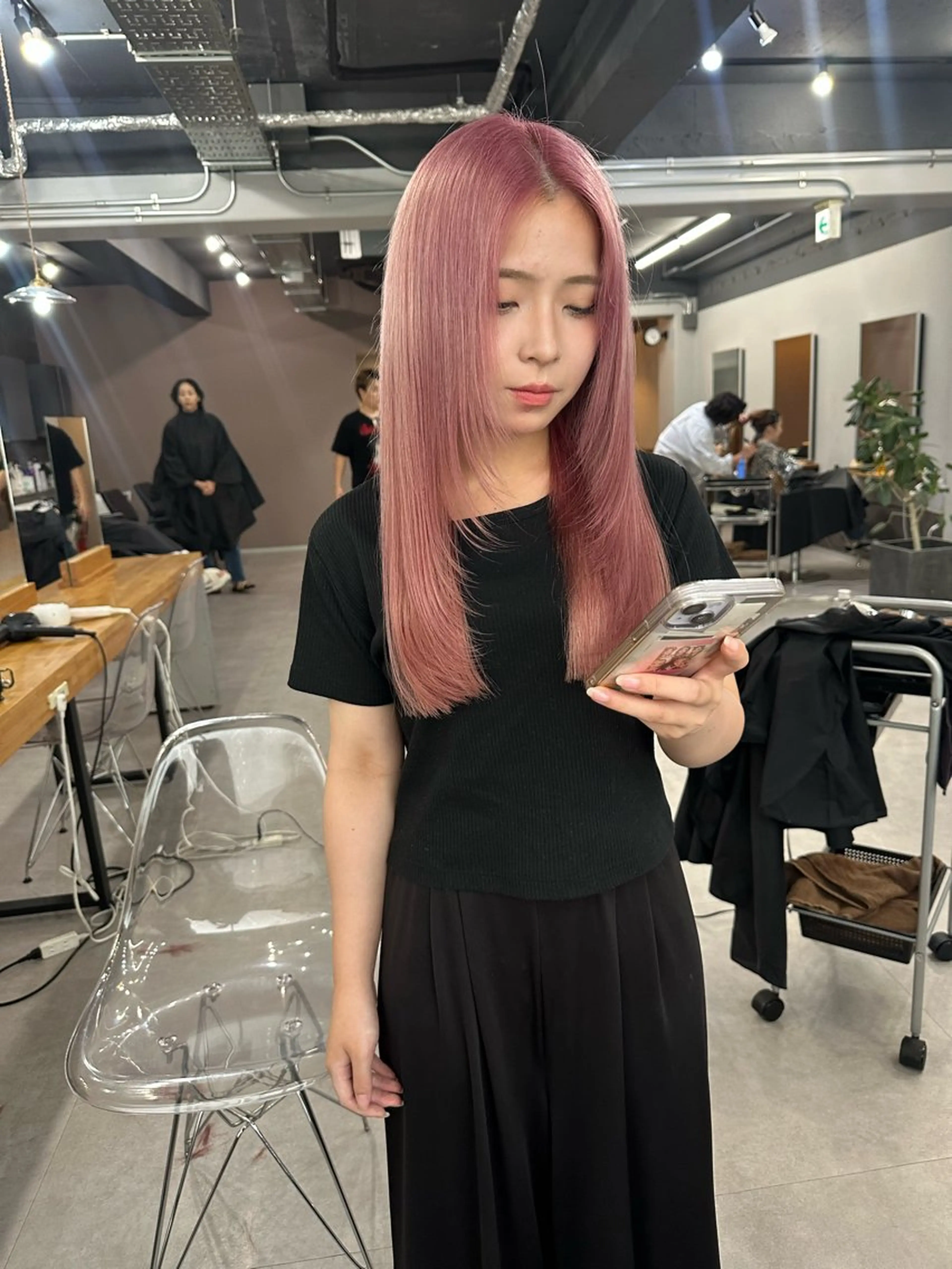 ロング カラー 透明感カラー ハイトーンカラー ピンクカラー kira/ブリーチ/ ハイトーン/烏丸のヘアスタイル