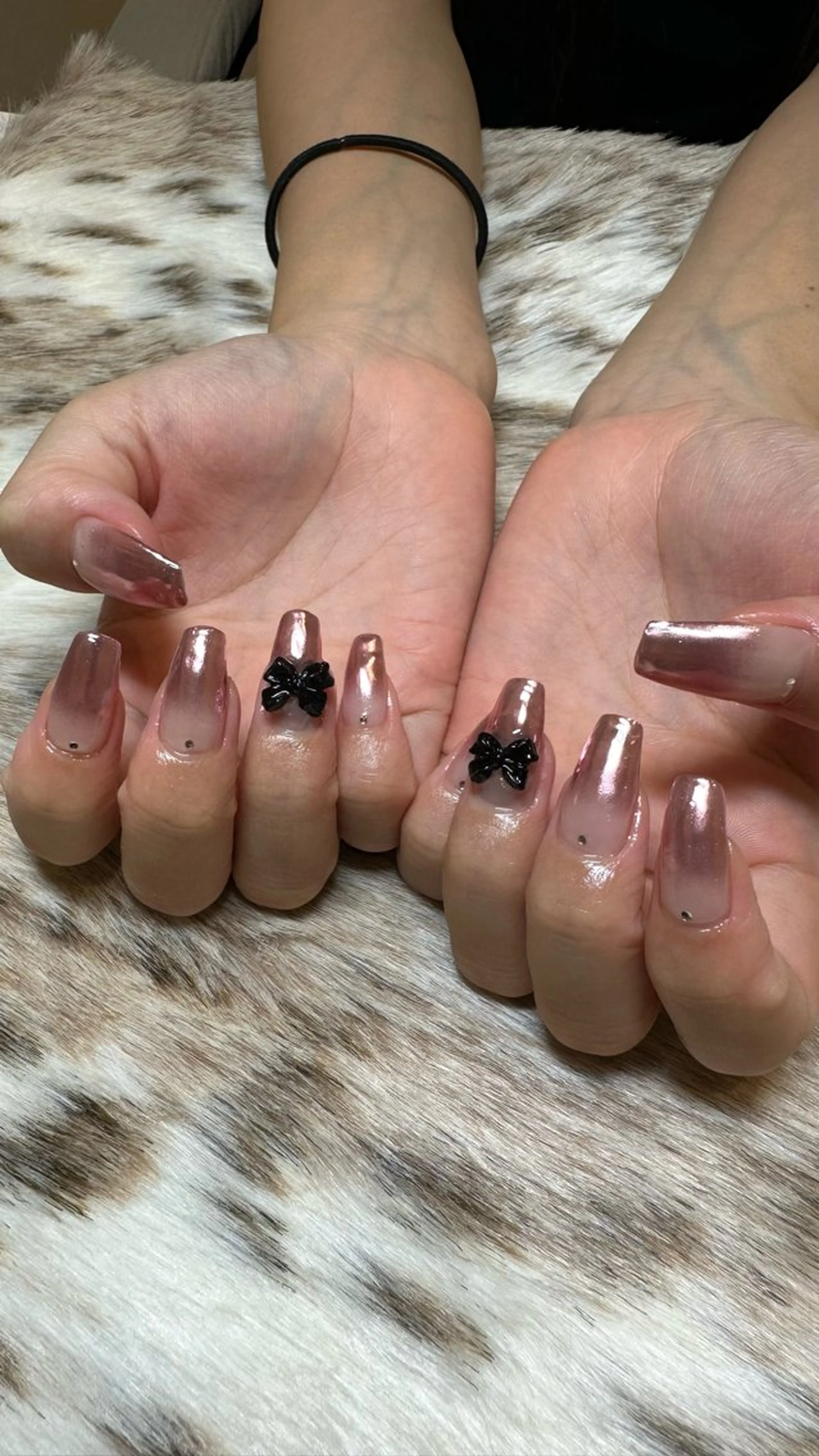 ネイル オーロラネイル フラッシュネイル フットネイル ジェルネイル 氷ネイル・うるうるネイル ハンドネイル YUKA （ネイリスト）のネイルデザイン