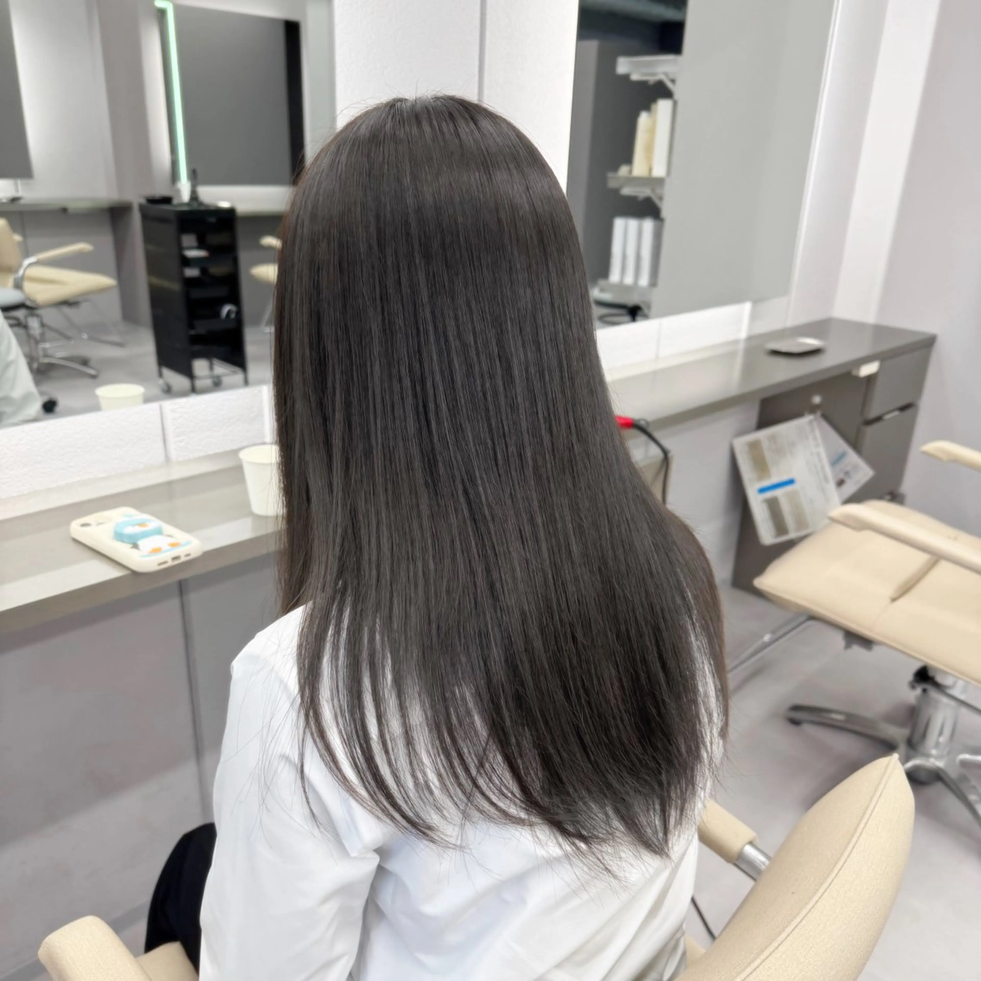 セミロング カラー セミロングパーマ バレイヤージュ ベージュカラー ブリーチ ブロンド ほの カラー特化/ ブリーチ/ボブのヘアスタイル
