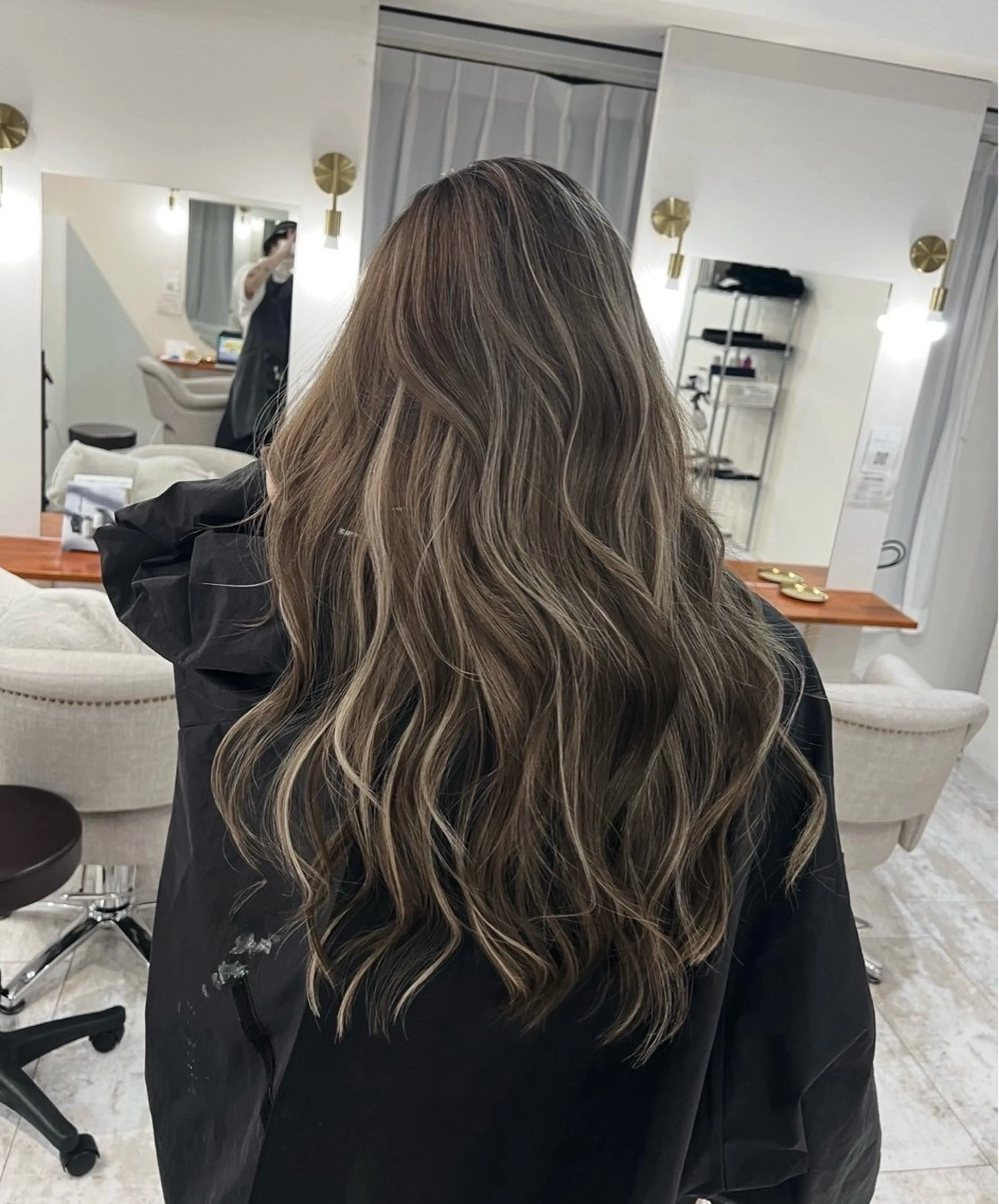 ロング カラー グレージュ ハイライトカラー ハイライト ヘアカラー トリートメント 指名数No.1 /NAOYAのヘアスタイル