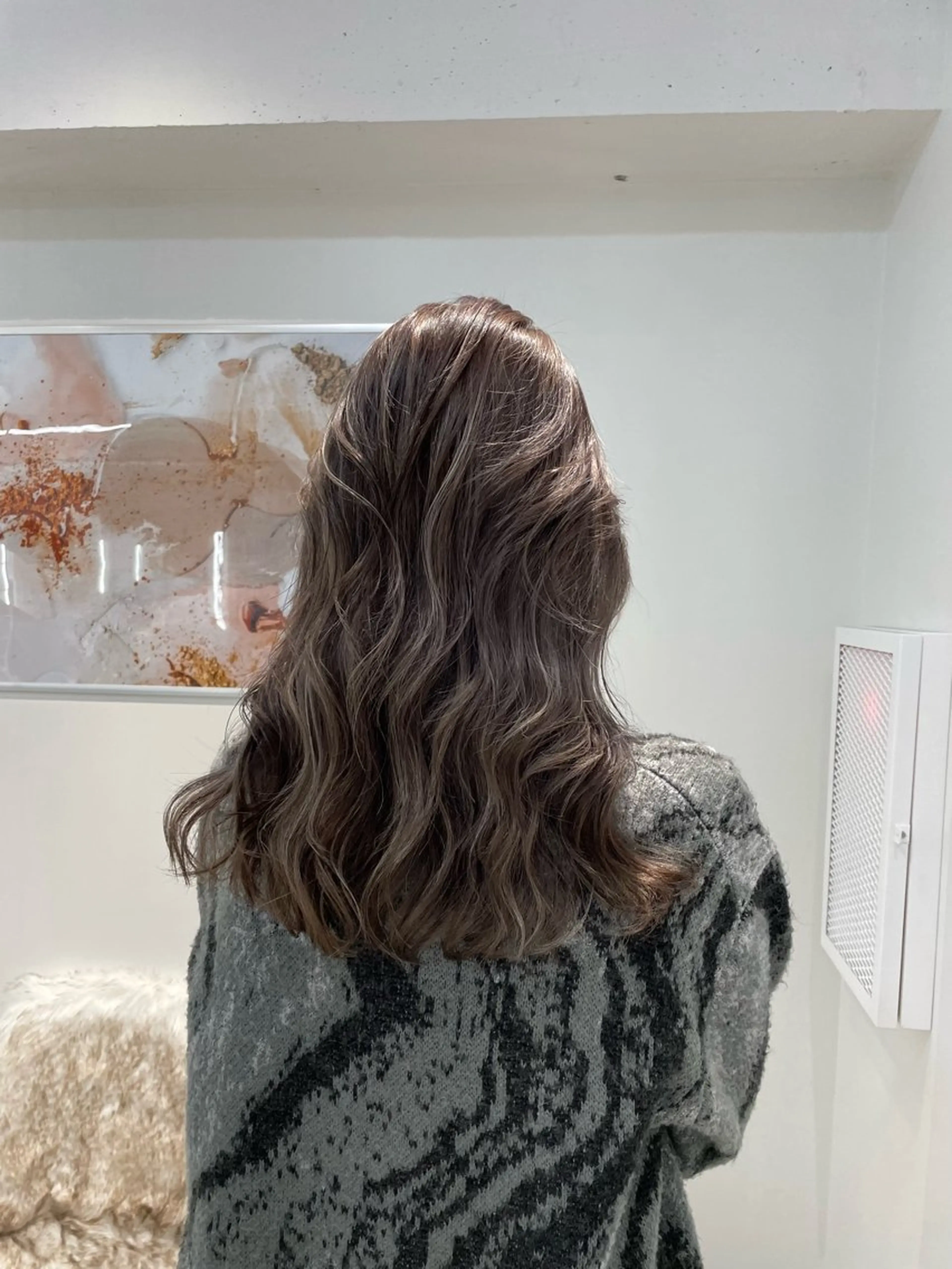 ロング ヘアカラー ハイトーン デザインカラーのヘアスタイル
