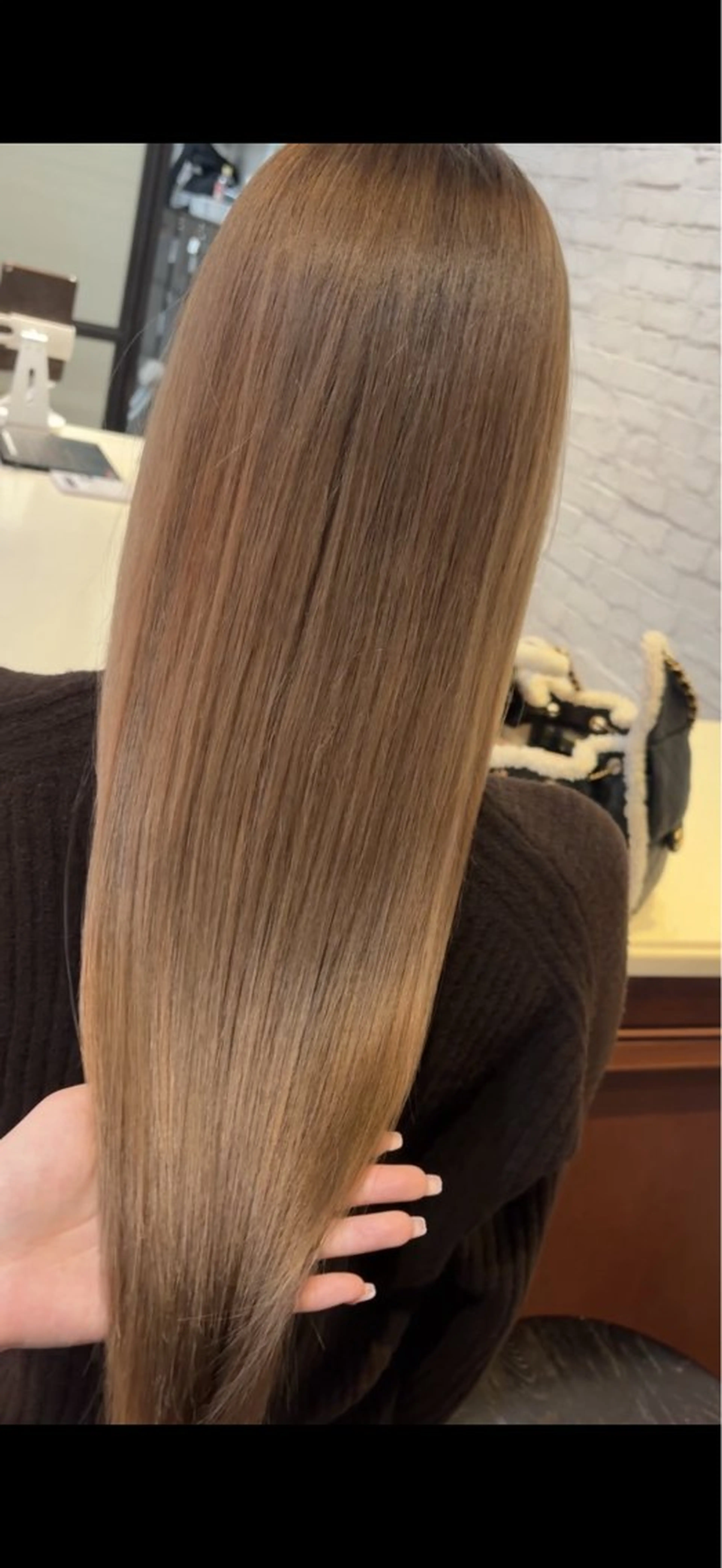 ロング カラー ベージュカラー ブリーチ ミルクティーベージュ カット ヘアカラー トリートメント ご新規様限定 透明感カラーKANAのヘアスタイル