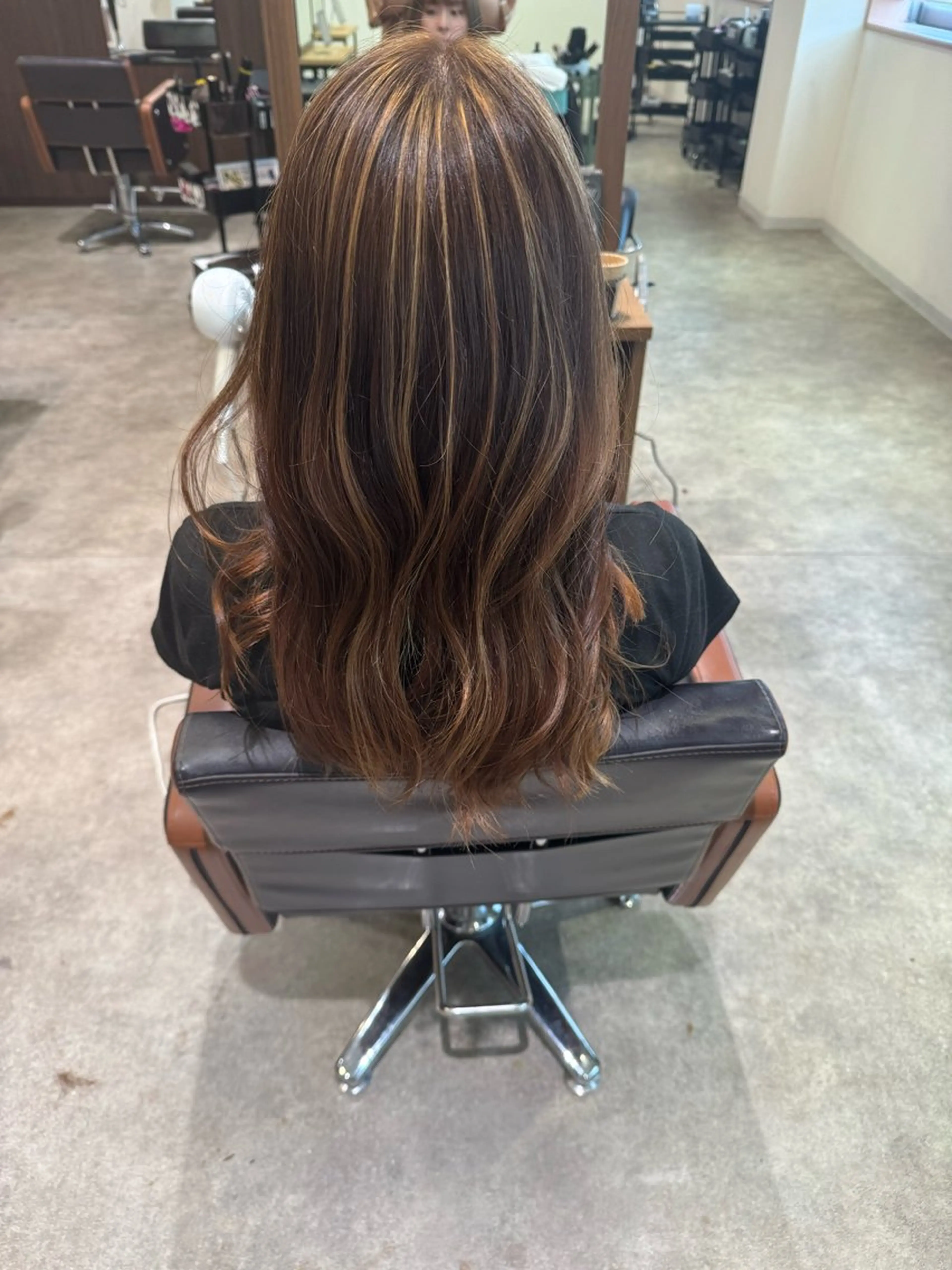 ハイライト＋全体カラー＋超音波トリートメントの写真