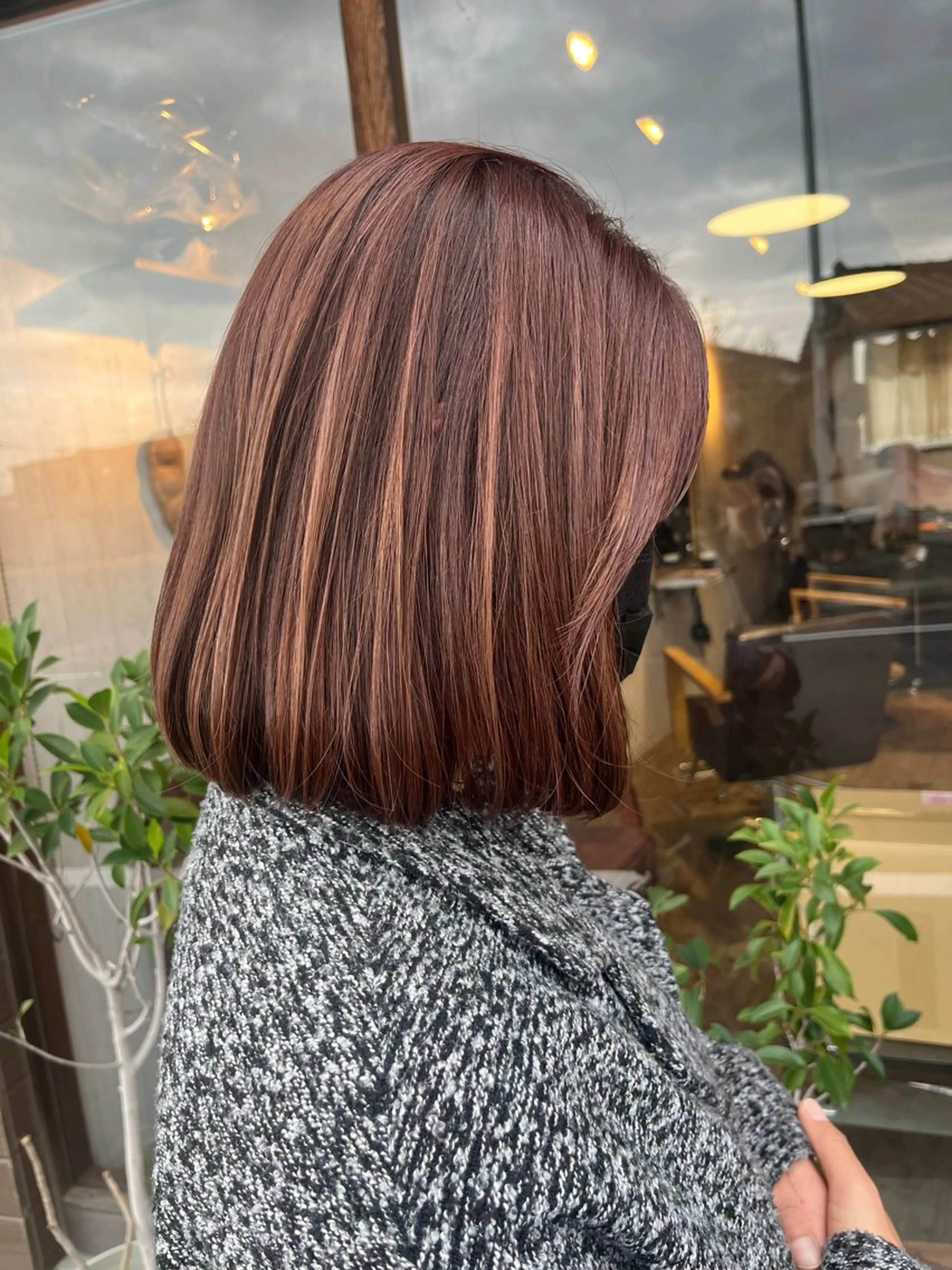 ミディアム ピンクブラウン ボブ ハイライト カット ヘアカラー トリートメント . Lｉｅのヘアスタイル