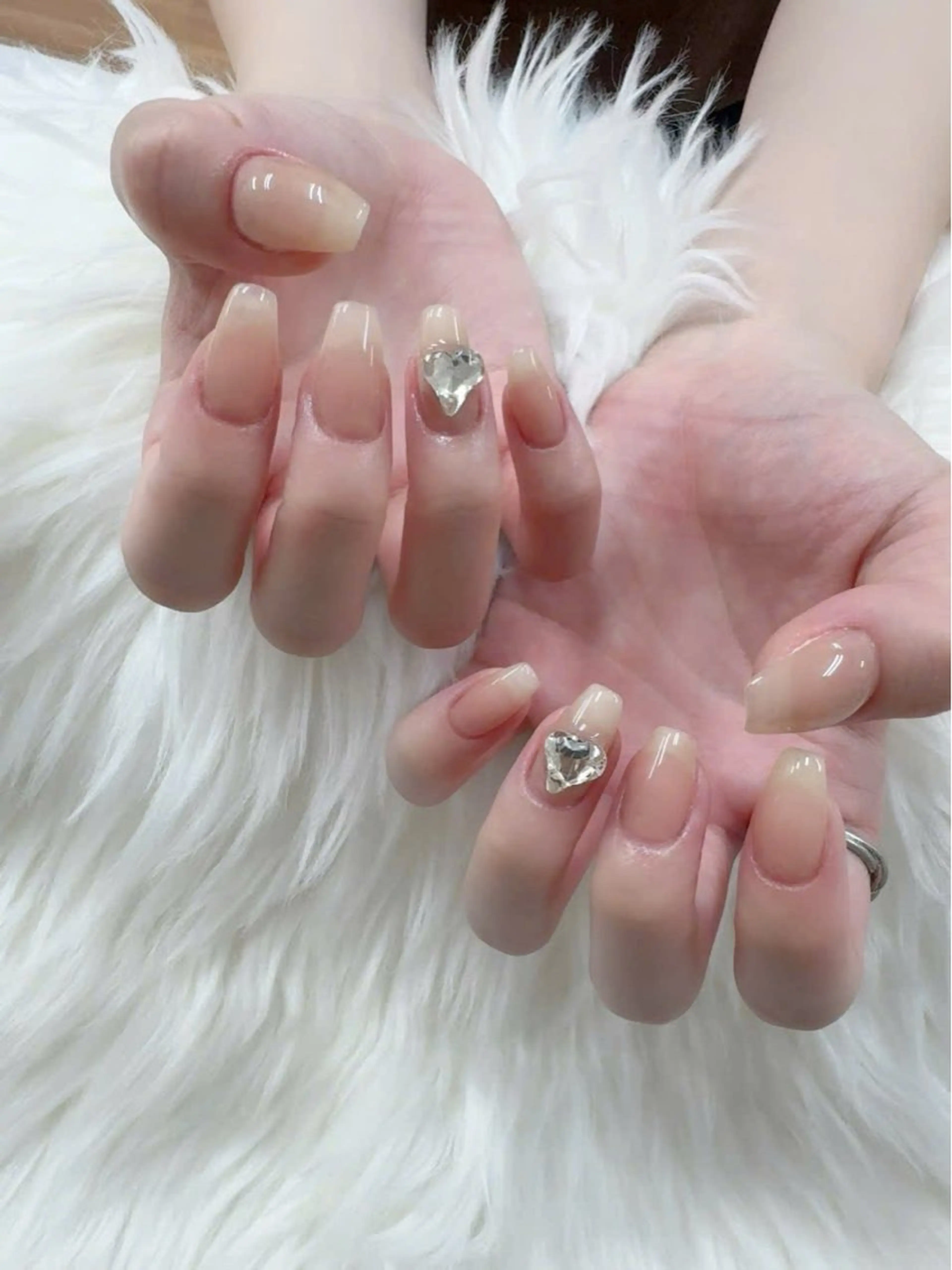 ネイル フレンチネイル グラデーション キラキラネイル 韓国ネイル マグネットネイル ハンドネイル ハンドケア Hara Nail 【パラジェル使用】のネイルデザイン