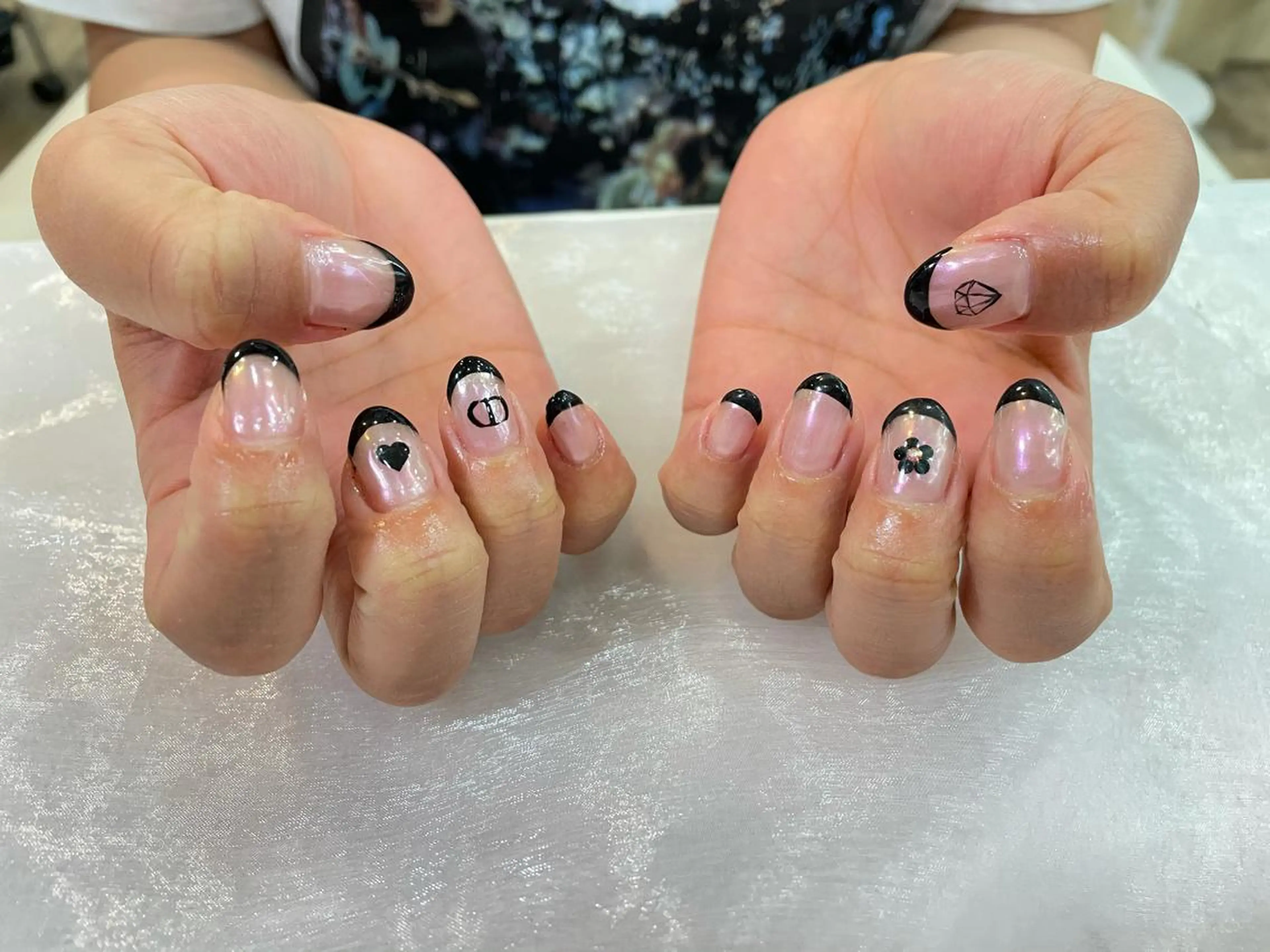 ネイル ハンドネイル ハンドケア R'well所属・はばすみれ🎀ﾈｲﾙ 光ﾌｪｲｼｬﾙ ﾍｱのネイルデザイン