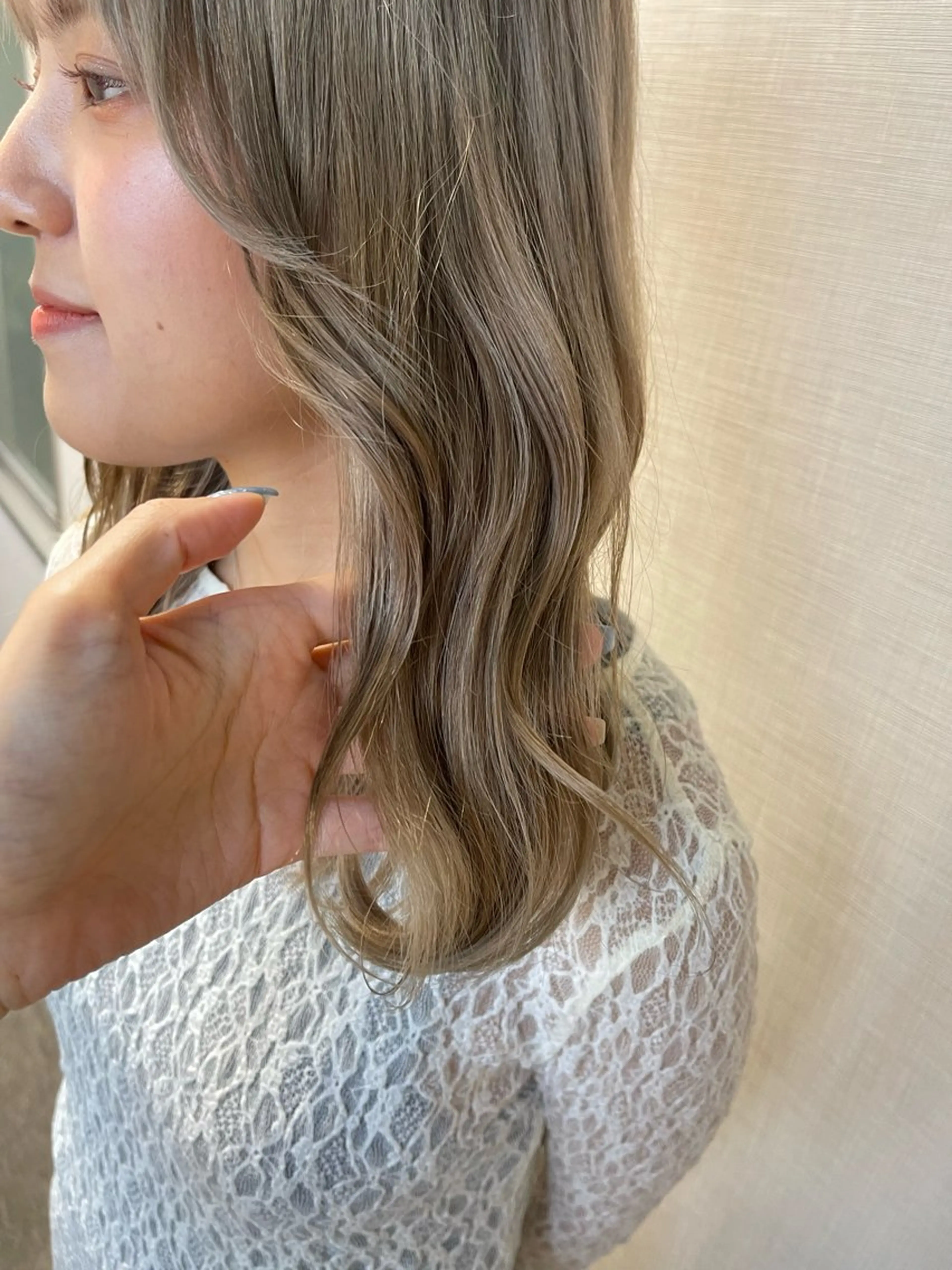 ミディアム カラー ベージュカラー ダブルカラー ヘアカラー 松井那津子 /ハイライトブリーチのヘアスタイル