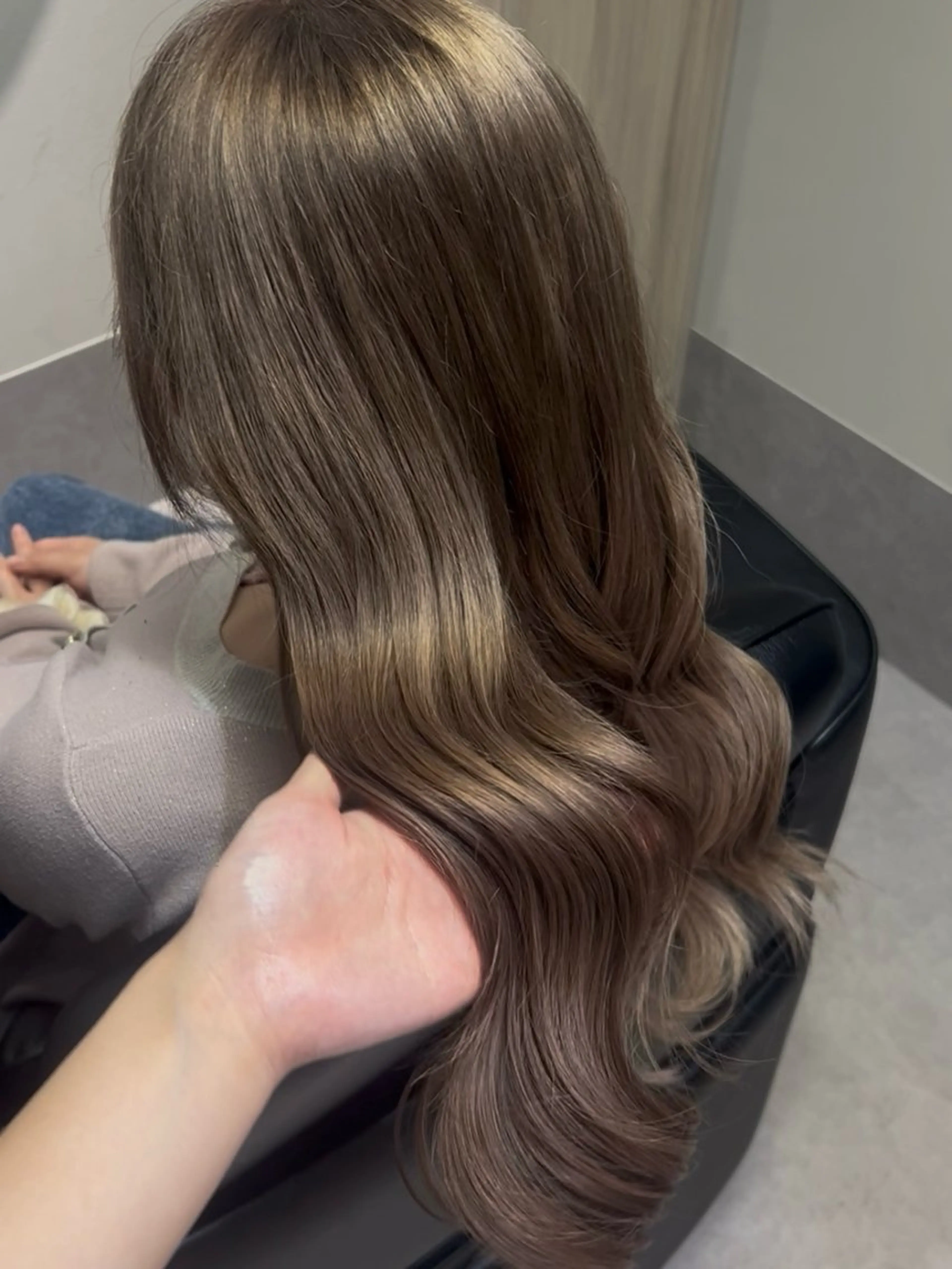 ロング カラー ベージュカラー ブリーチ フォギーベージュ ヘアカラー 乃愛 /透明感カラー🫧のヘアスタイル
