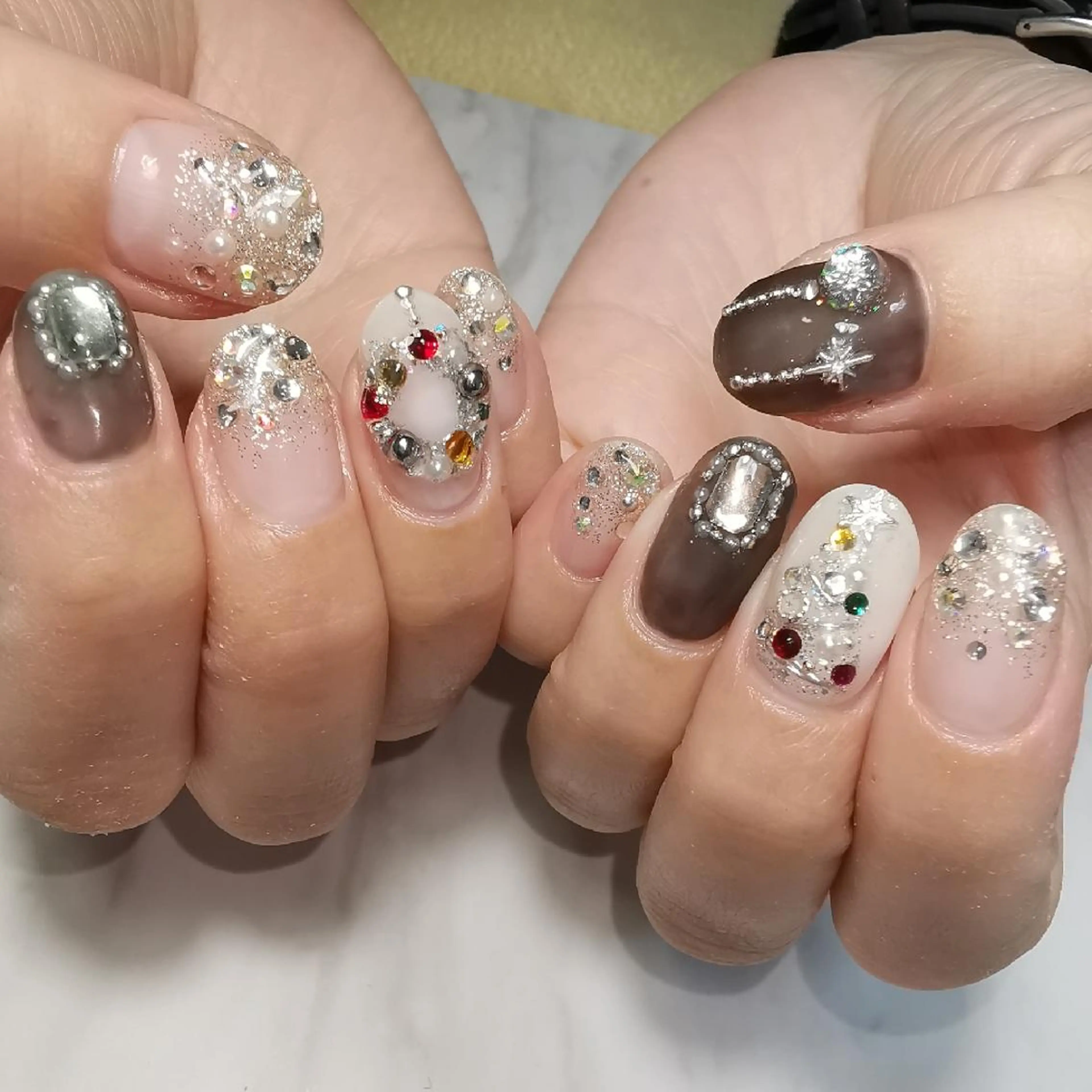 ネイル グラデーション ラメ(グリッター) ラメグラデーション 冬ネイル クリスマス ハンドネイル reve あやののネイルデザイン