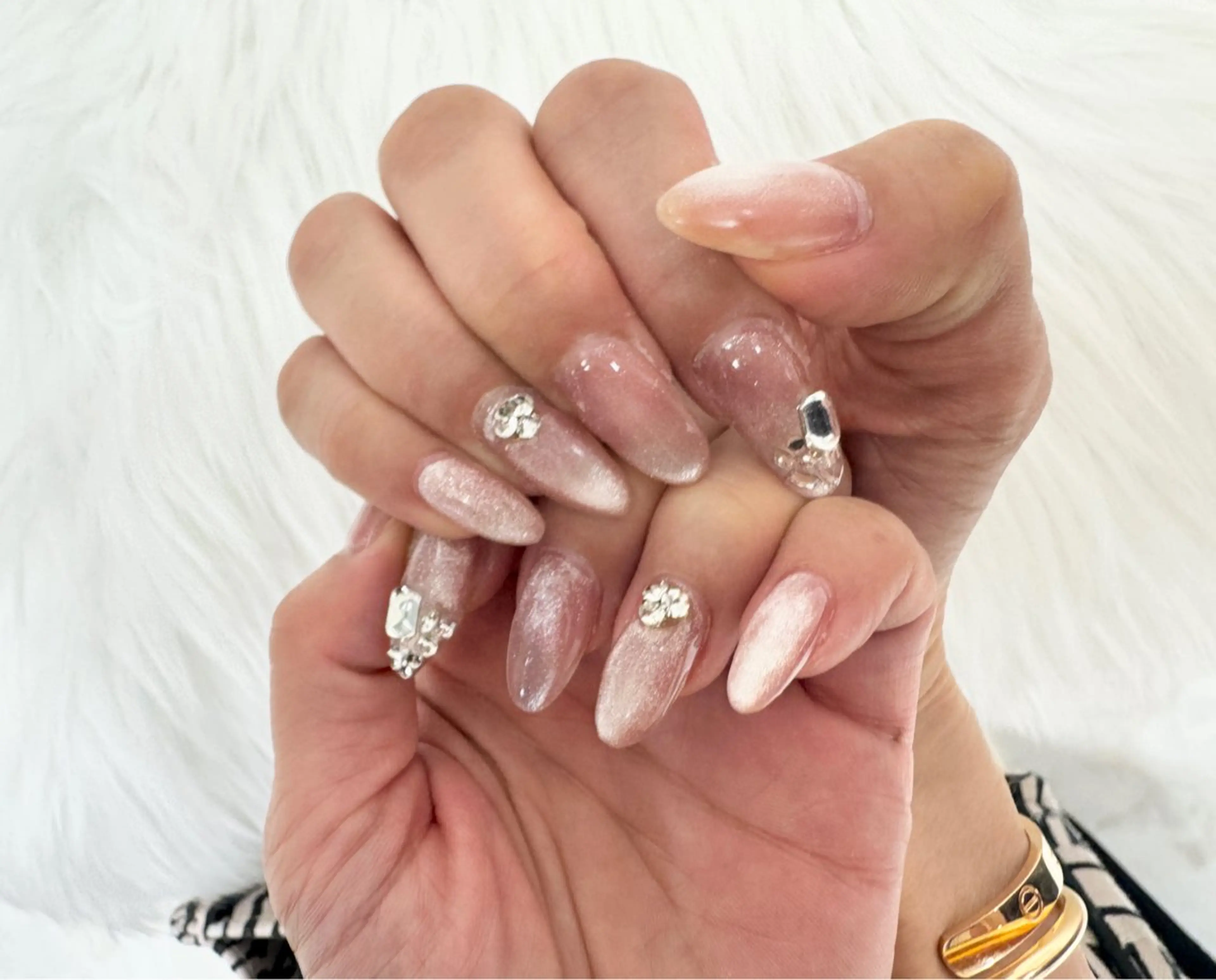 ネイル フレンチネイル ジェルネイル ガラスフレンチ グラデーション キラキラネイル Queeens nailのネイルデザイン