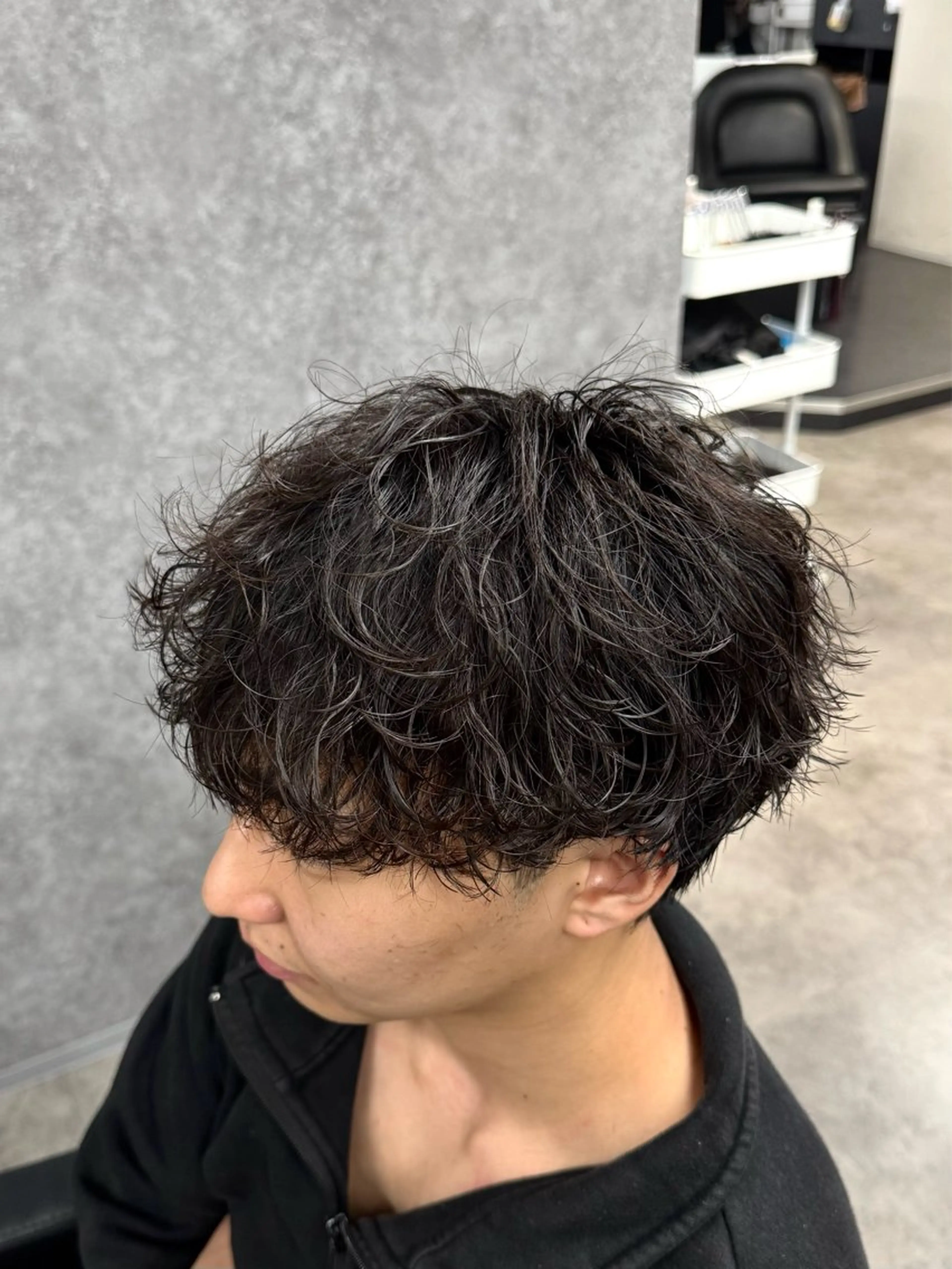 ミディアム パーマ メンズ ミディアムパーマ マッシュ メンズパーマ 波巻きパーマ 立川韓国メンズヘア ニュアンスパーマ安井のヘアスタイル