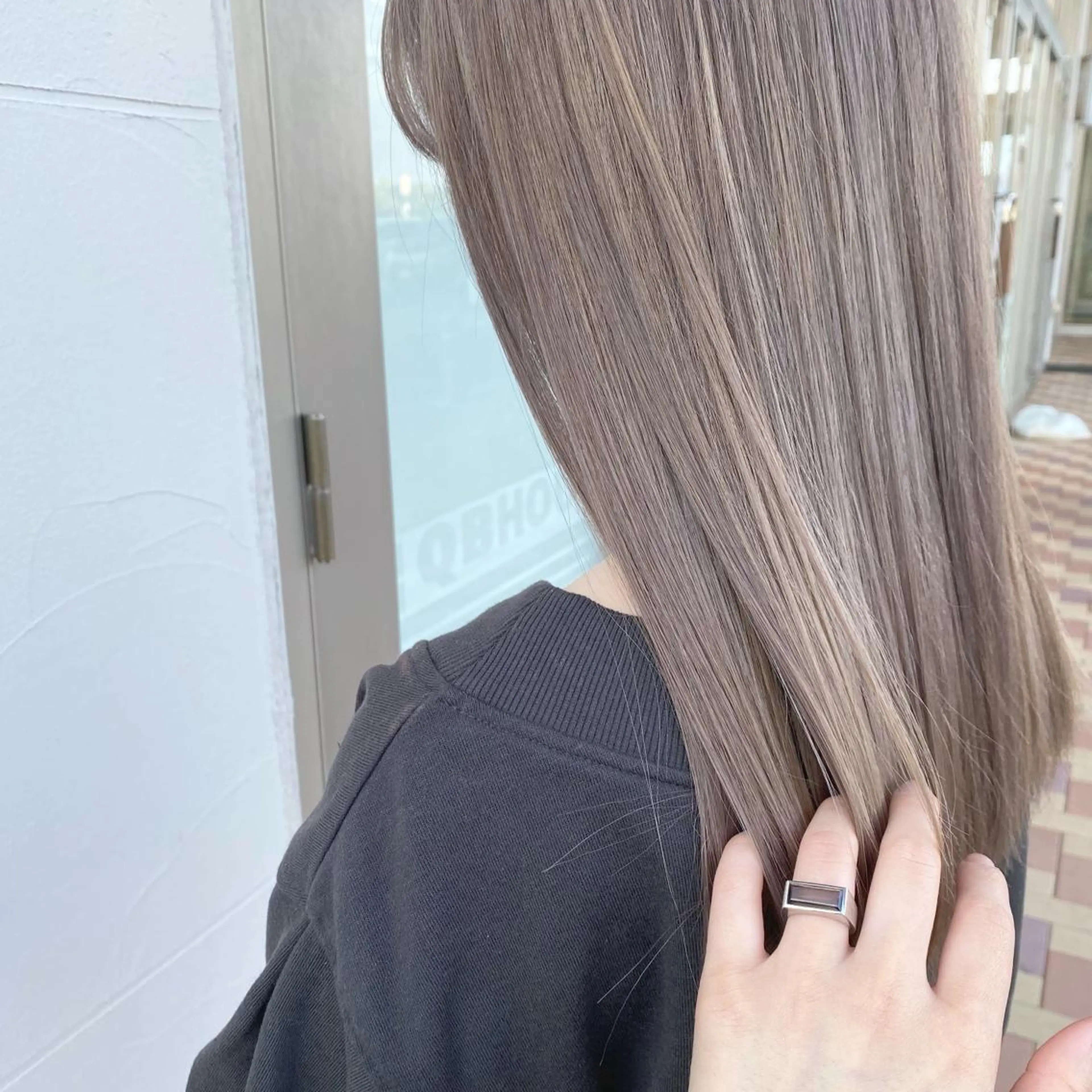 セミロング 佐藤 彩香のヘアスタイル