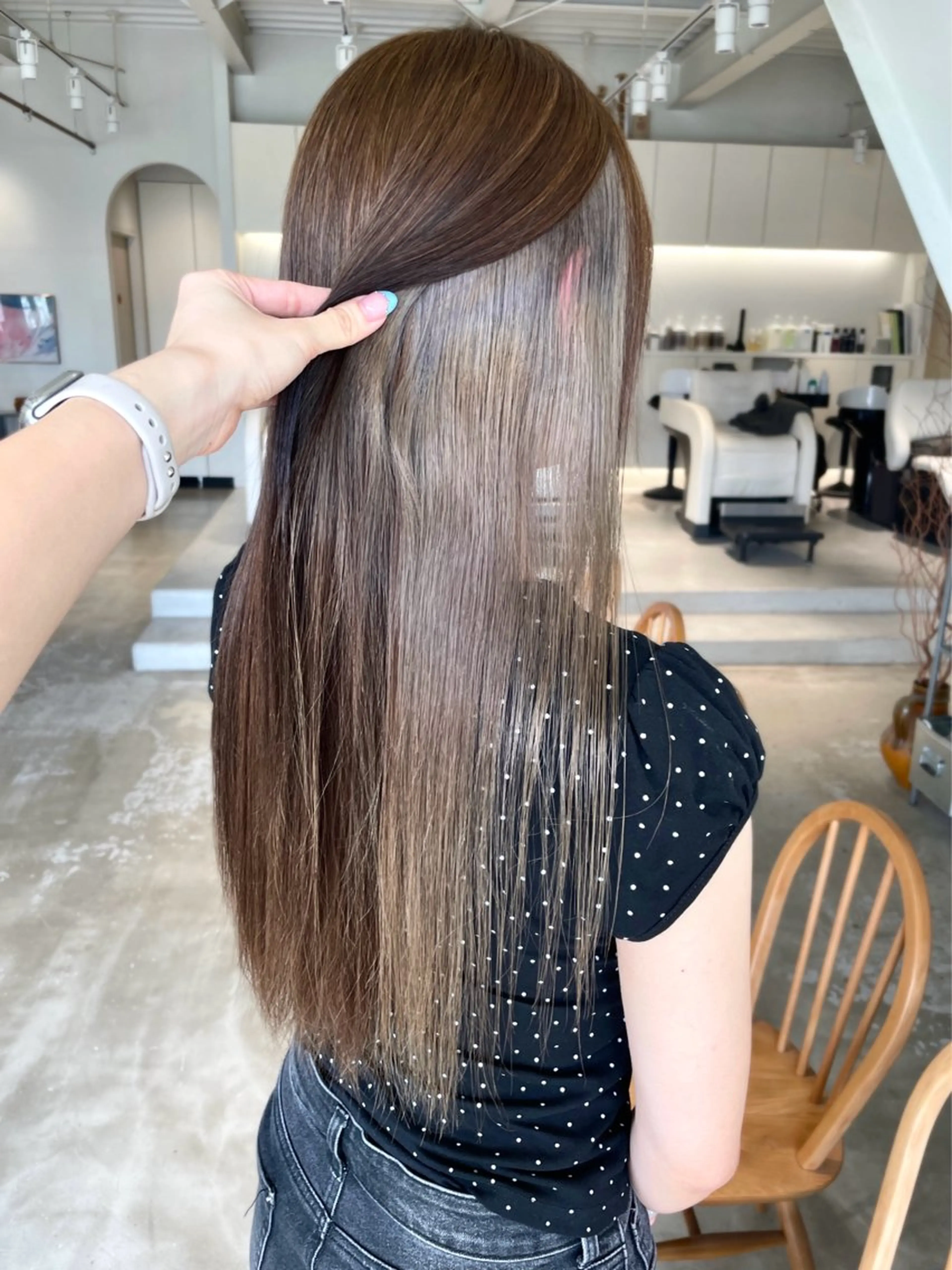 ロング カラー ヘアカラー 林 千聖のヘアスタイル