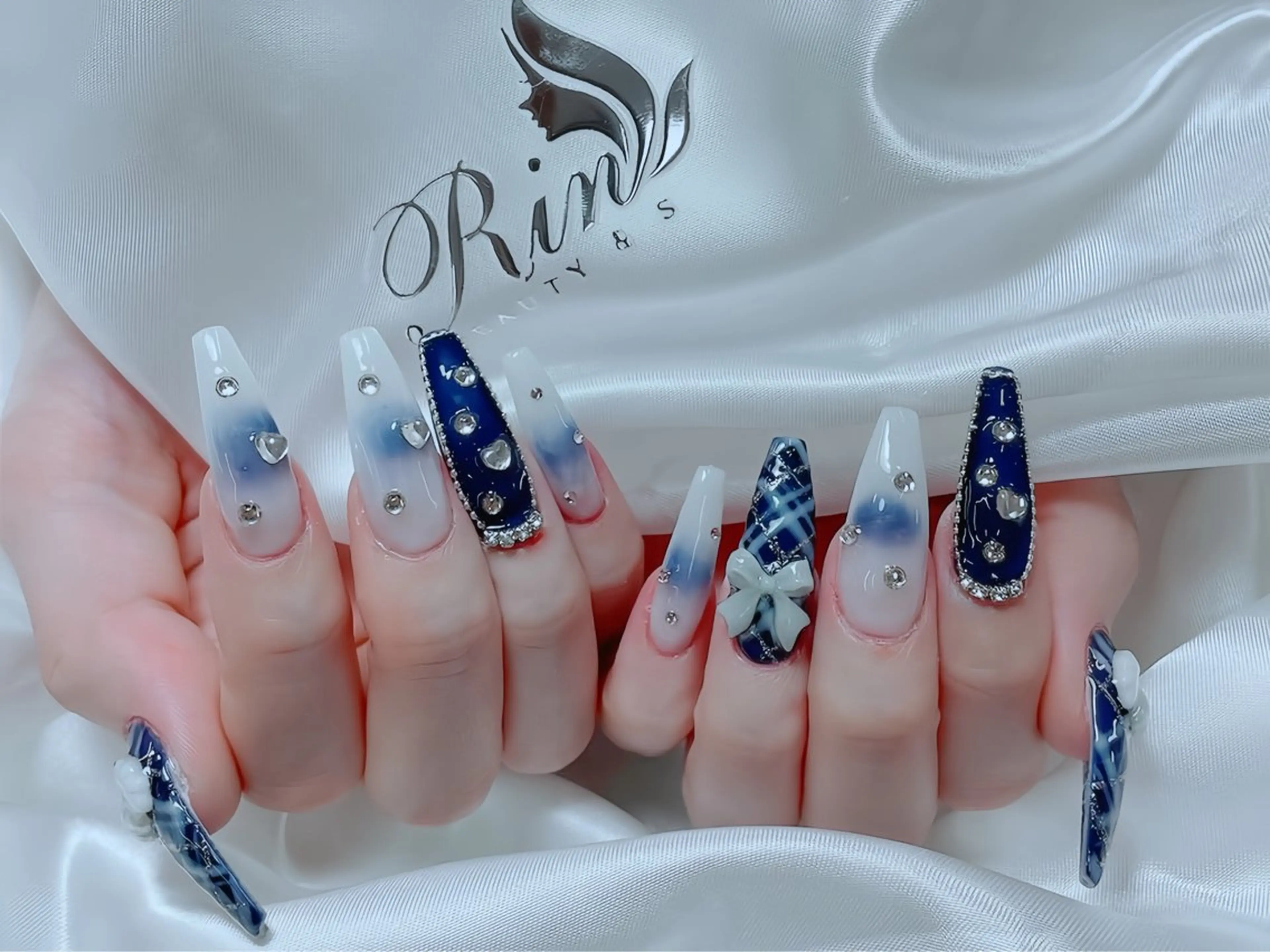 ネイル アニマル柄 ボルドー ブラウン チークネイル フレンチネイル ハンドネイル Rin Nail 新大久保店のネイルデザイン