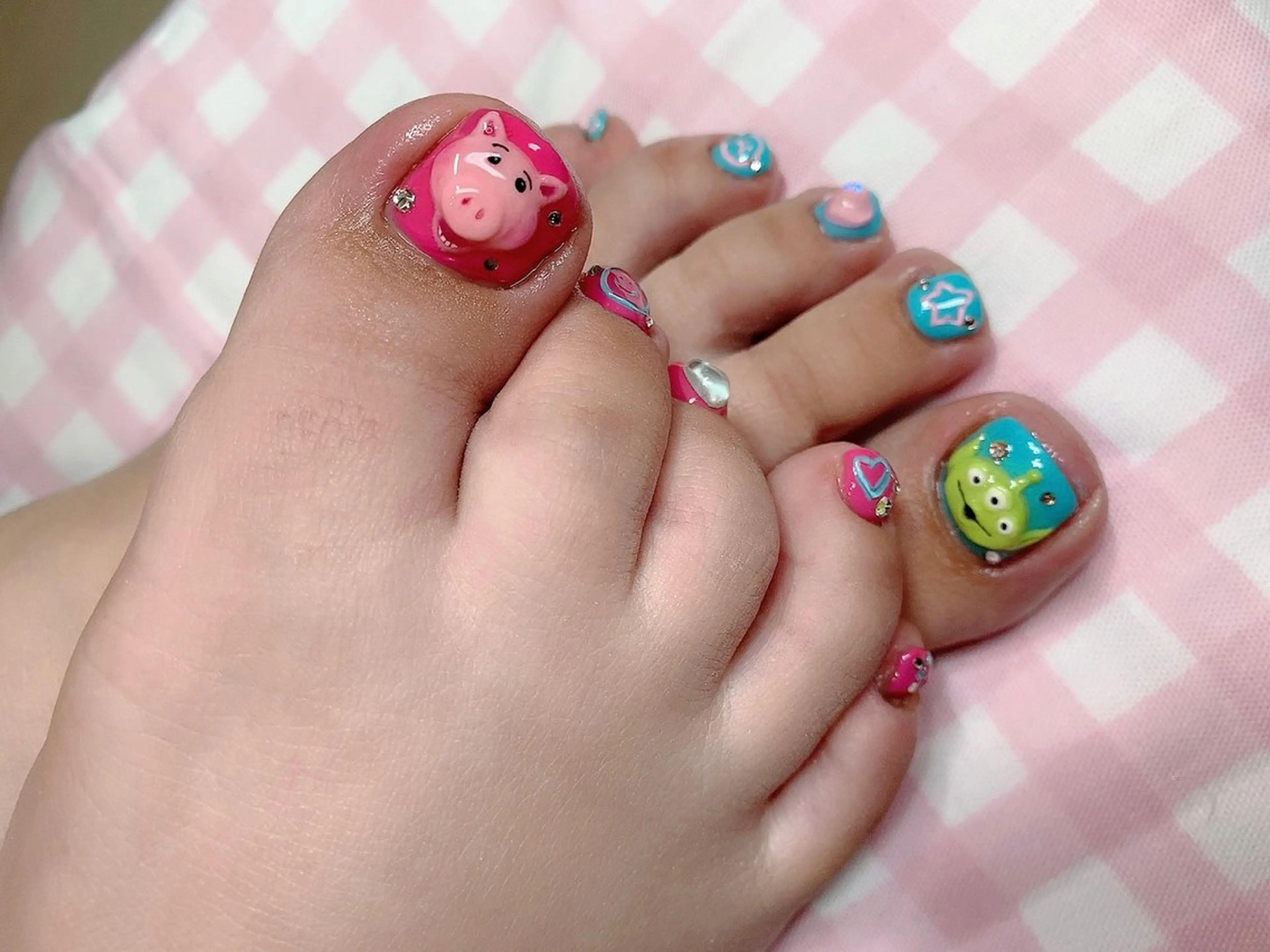 ネイル アートネイル フットネイル キラキラネイル 持ち込み ぷっくりネイル 3Dアートネイル💗 都築レナのネイルデザイン
