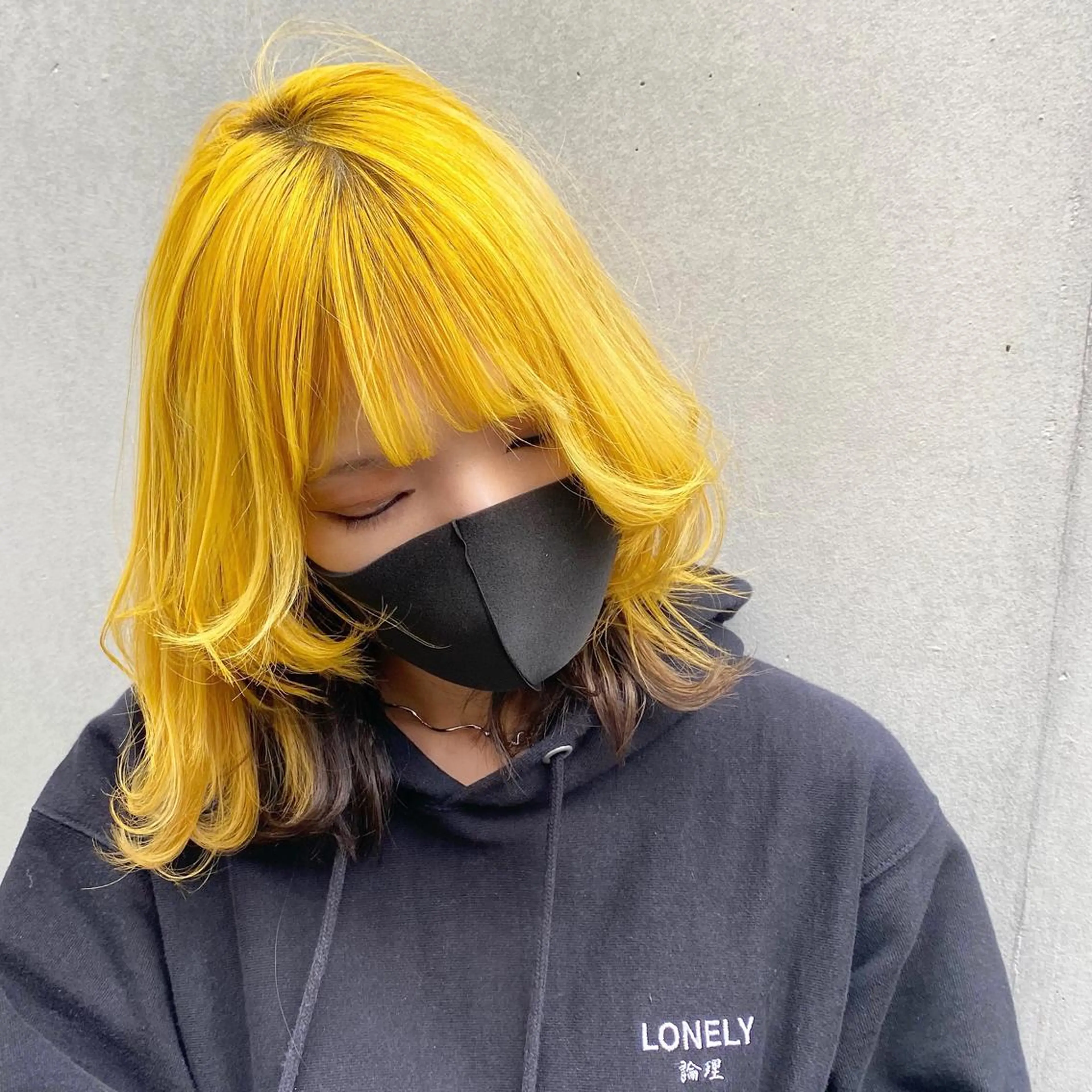 ミディアム カラー イエローカラー ウルフカット ハッシュカット/七海のヘアスタイル