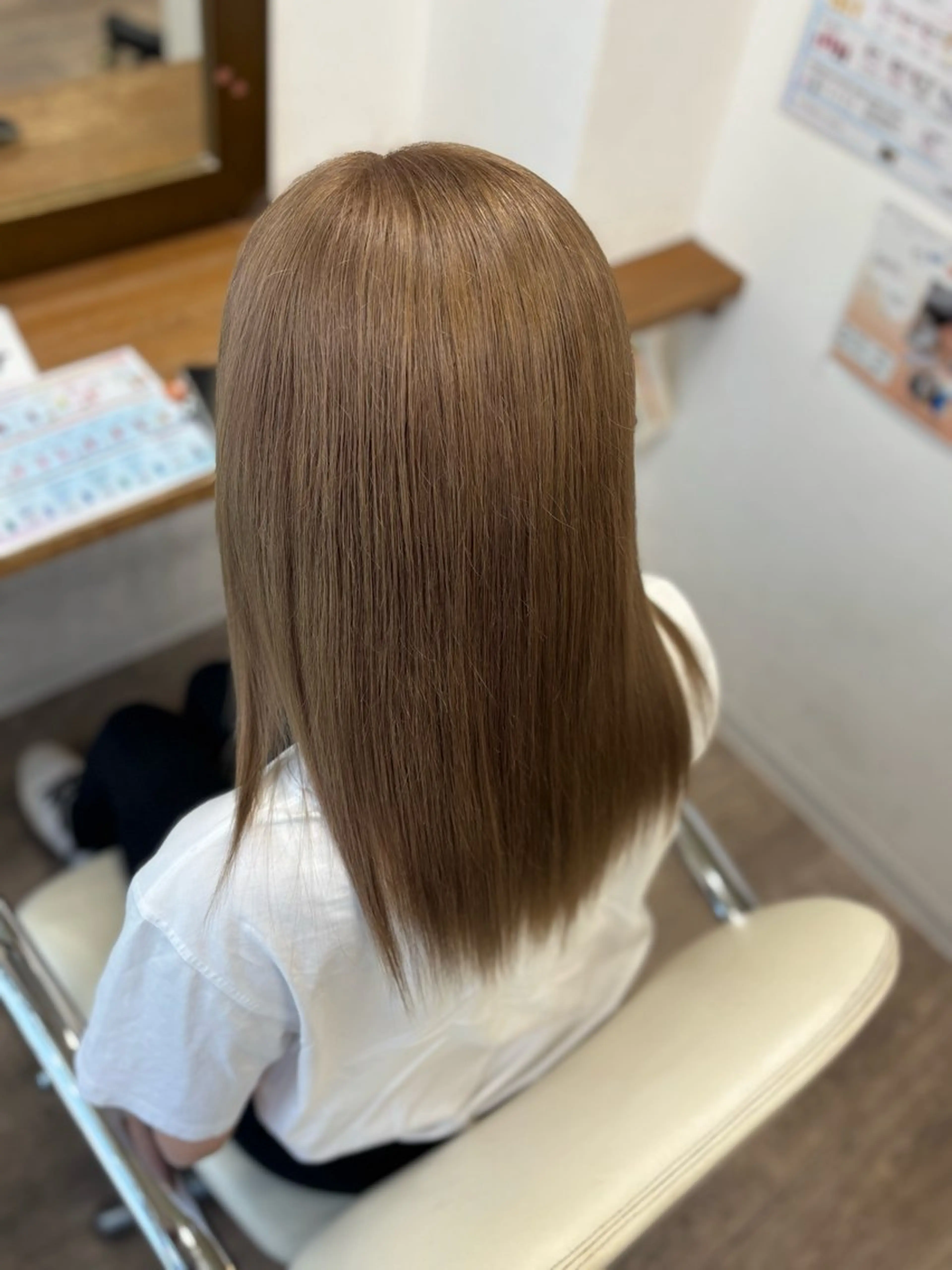 ロング カラー グレージュ ミルクティーグレージュ ヘアカラー トリートメント 艶カラー🫧/シール エクステRYOKAのヘアスタイル