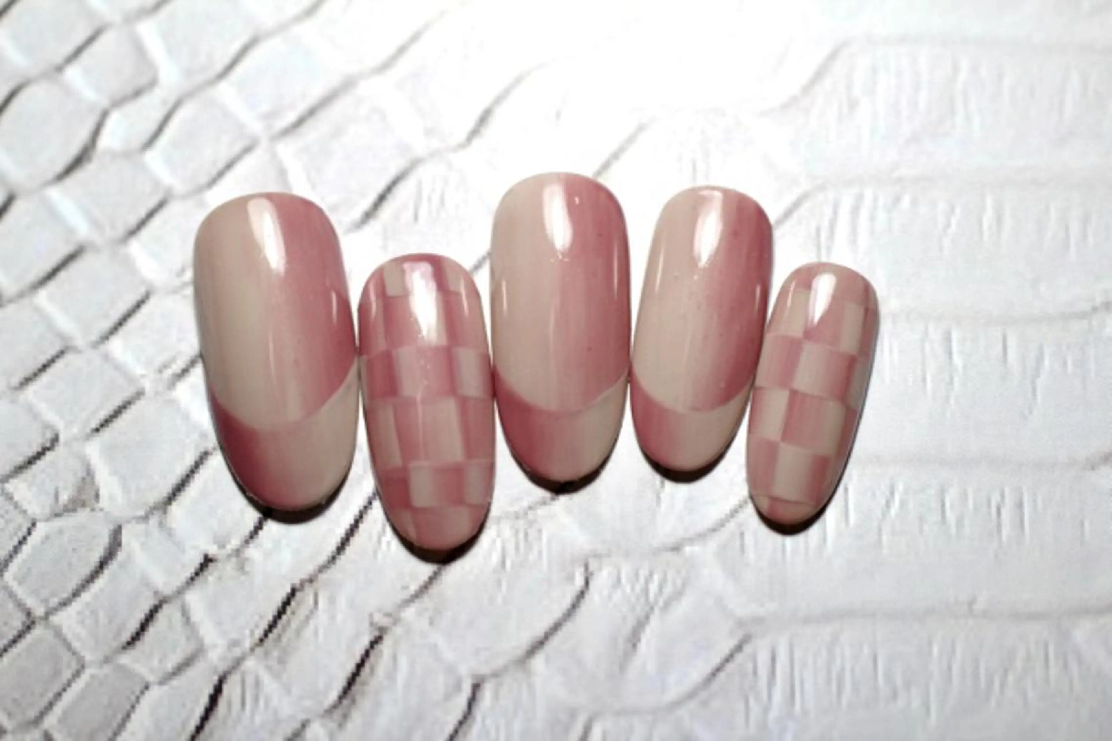 ネイル フレンチネイル ジェルネイル オンブレフレンチ しみ えんのネイルデザイン