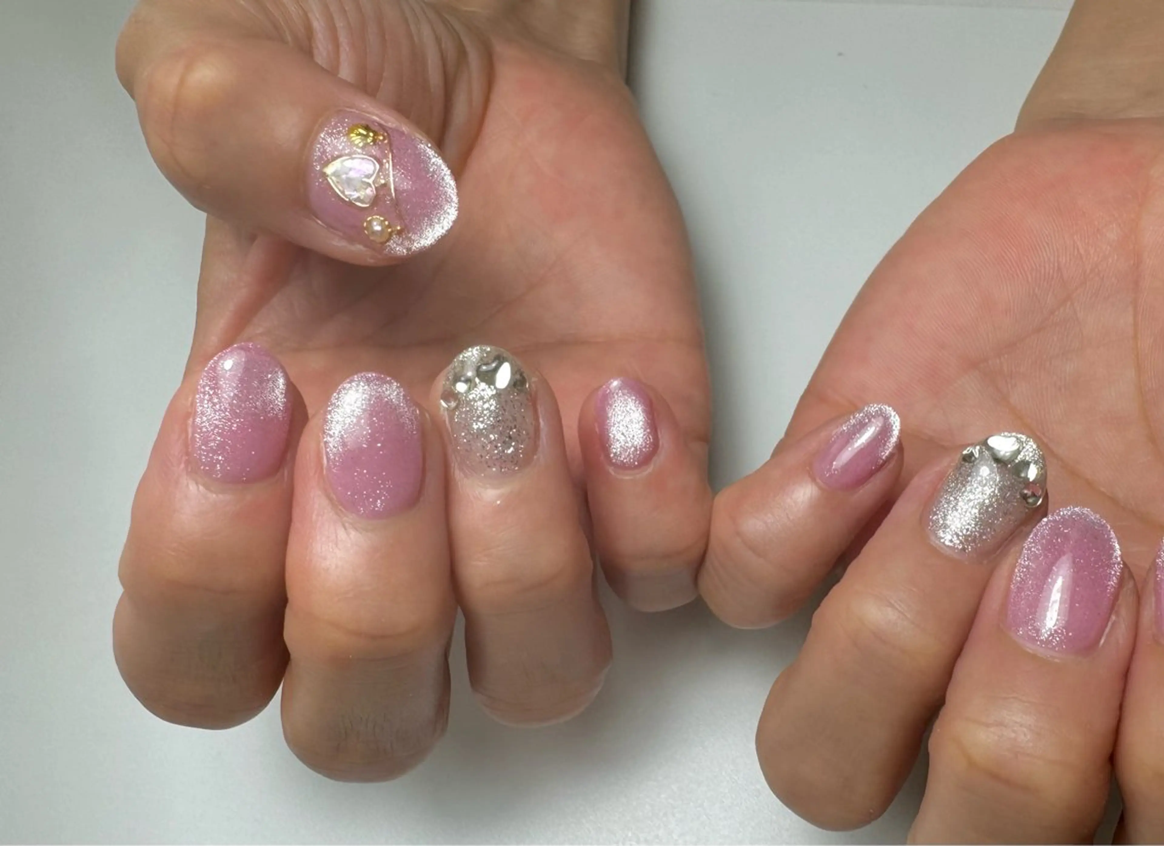 ネイル ハート マグネットネイル ミラーネイル 持ち込み 夏ネイル 白日-hakubi nail-のネイルデザイン