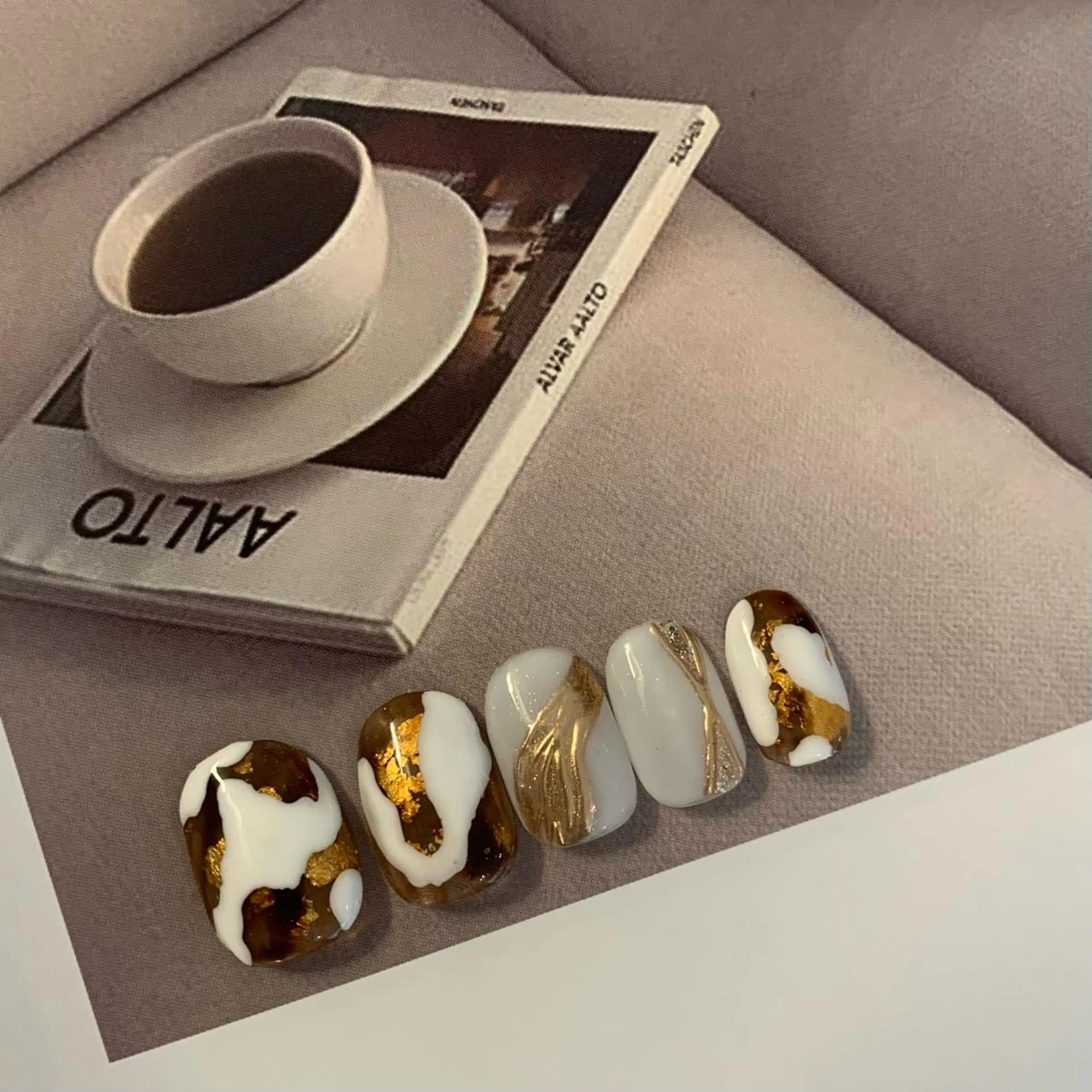 ネイル オーロラネイル フットネイル フレンチネイル ジェルネイル 韓国ネイル ハンドネイル ハンドケア 【ENサロン】 Rei🎀Nailのネイルデザイン