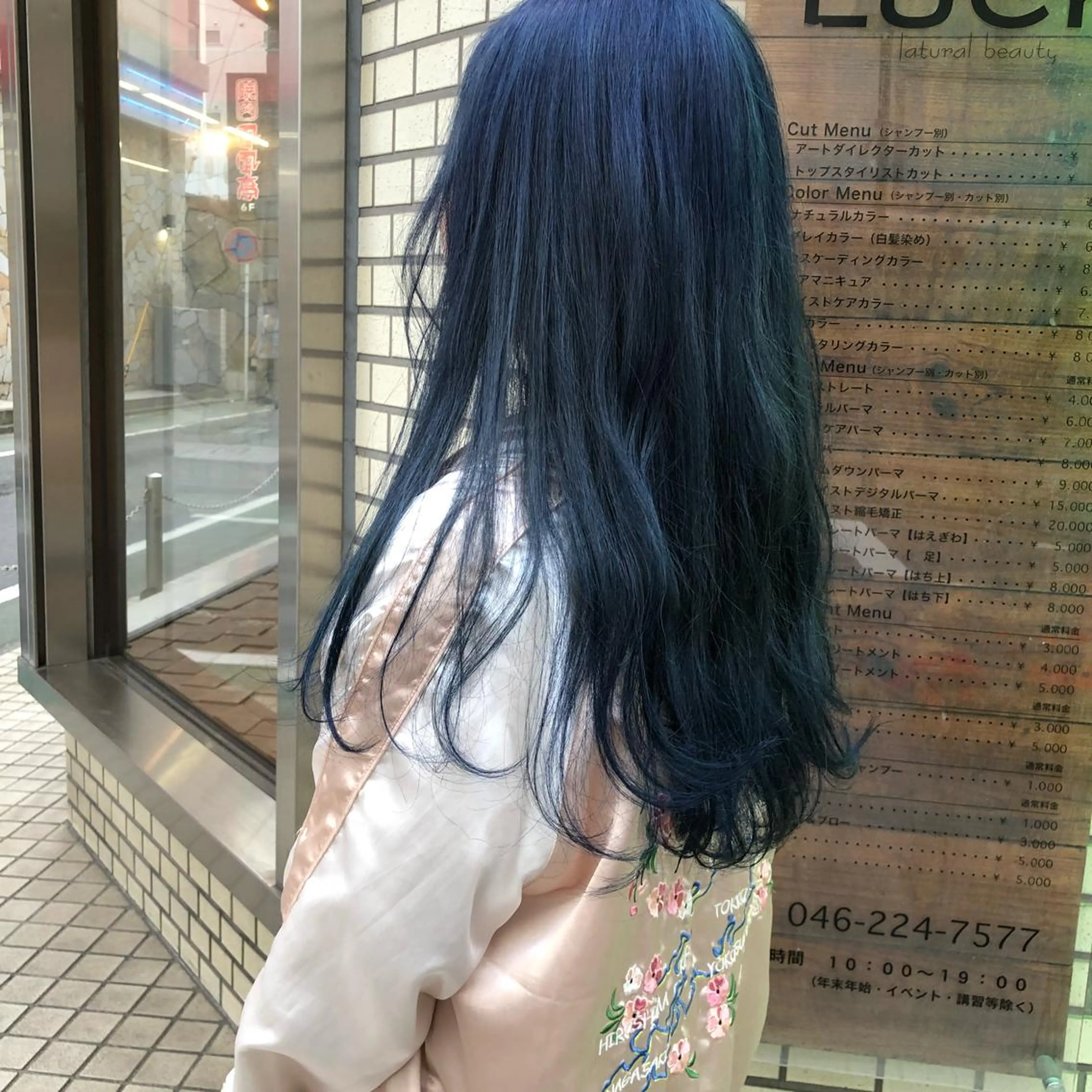 セミロング カラー パーマ ヘアアレンジ ブルーカラー ヘアカラー ハイトーン特化🤍 浦住のヘアスタイル